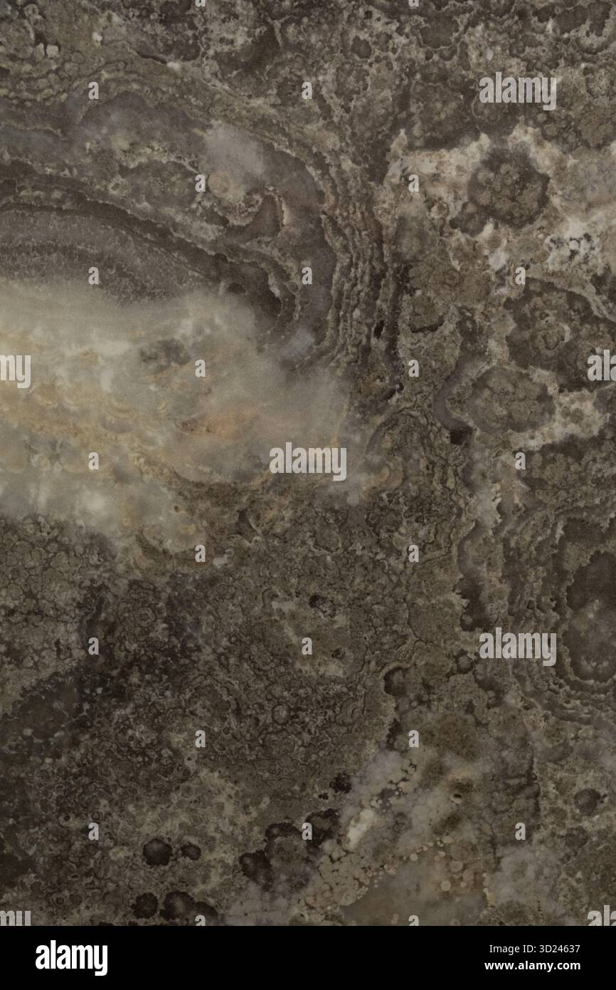 Schöne Natursteinoberfläche mit komplizierten Mustern und Texturen in Erdtönen Stockfoto