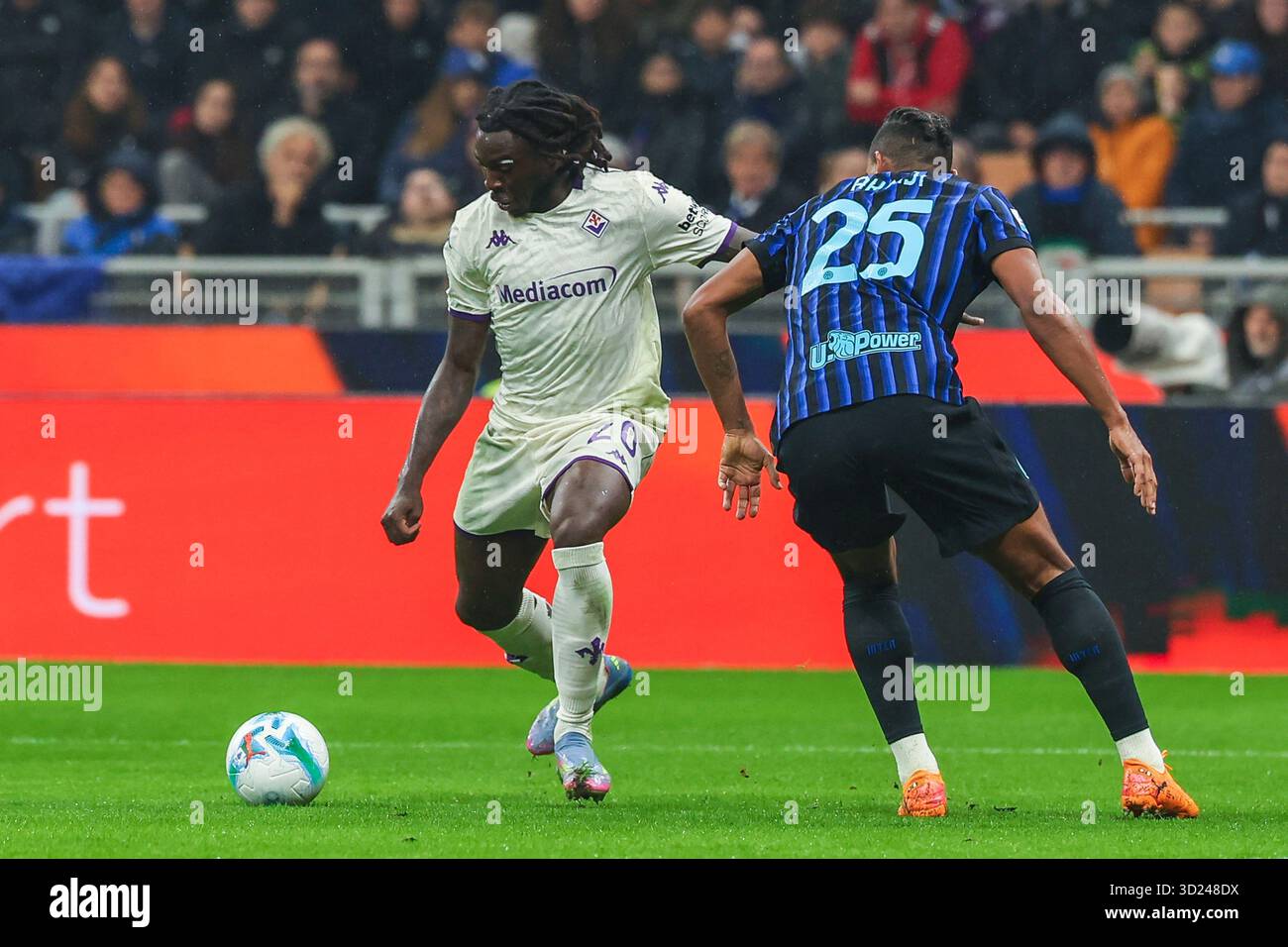 Mailand, Italien. Oktober 2025. Moise Kean von ACF Fiorentina wurde 2025/26 während des Fußballspiels der Serie A zwischen dem FC Internazionale und ACF Fiorentina im San Siro Stadium gesehen Stockfoto
