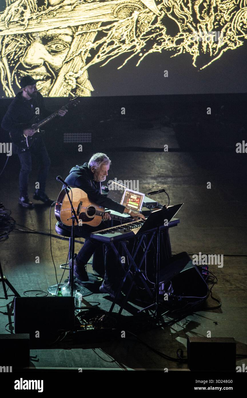 London, Großbritannien. Oktober 2025. London, „Frizzi2Fulci: The Beyond“ live im Earth Theatre. Foto: Fabio Frizzi Credit: Unabhängige Fotoagentur/Alamy Live News Stockfoto
