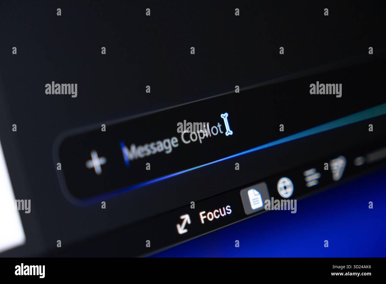 Poznan, Polen – 18. September 2025: Kopilot-KI-Programmschnittstelle auf einem modernen Bildschirm, das das Feld „Message Copilot“ anzeigt, bereit für die Benutzereingabe Stockfoto