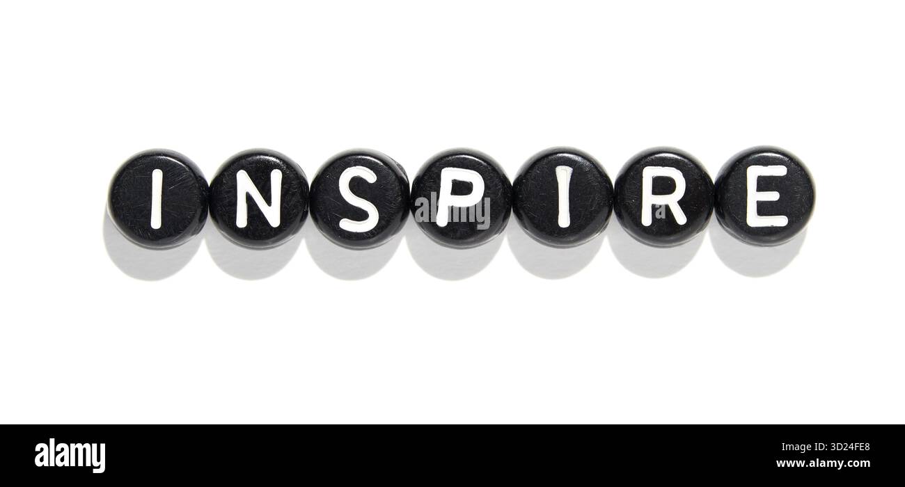 Inspirieren Sie ein Wort mit schwarzen Buchstaben auf weißem Hintergrund zur Motivation Stockfoto
