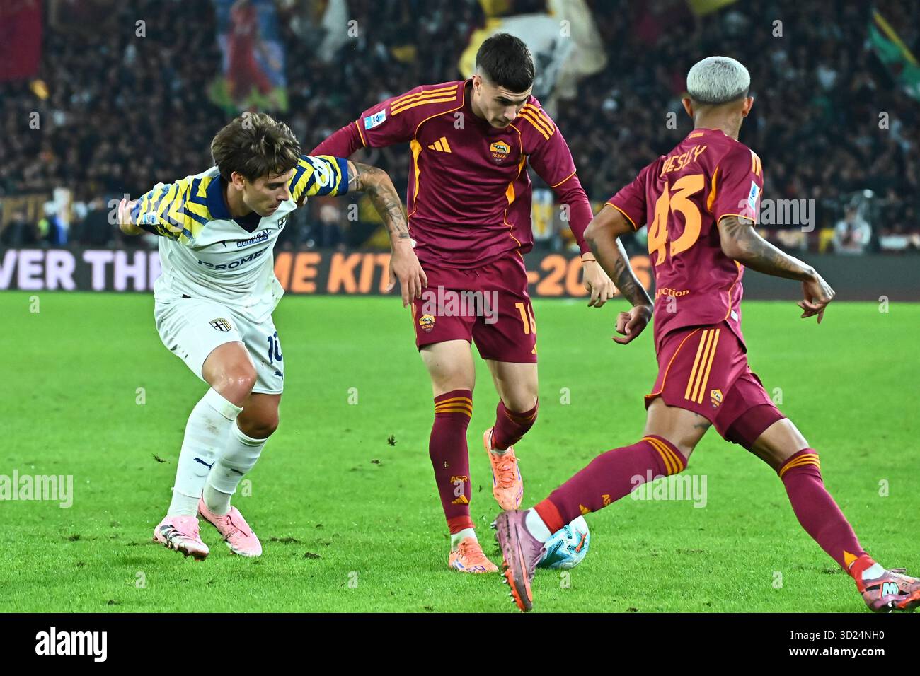 Rom, Italien. Oktober 2025. Matias Soule von AS Roma 1927 während des Spiels zwischen AS Roma und Parma Calcio – Serie A Enilive im Stadio Olimpico am 29. Oktober 2025 in Rom. Quelle: Unabhängige Fotoagentur/Alamy Live News Stockfoto