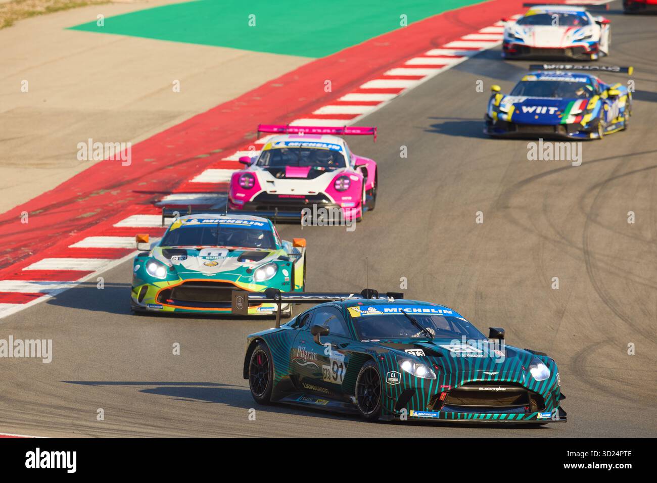 Alexander MARTIN (GBR) und Charles BATEMAN (GBR) fahren für BLACKTHORN (GBR) in einem Aston Martin Vantage GT3 EVO. Stockfoto