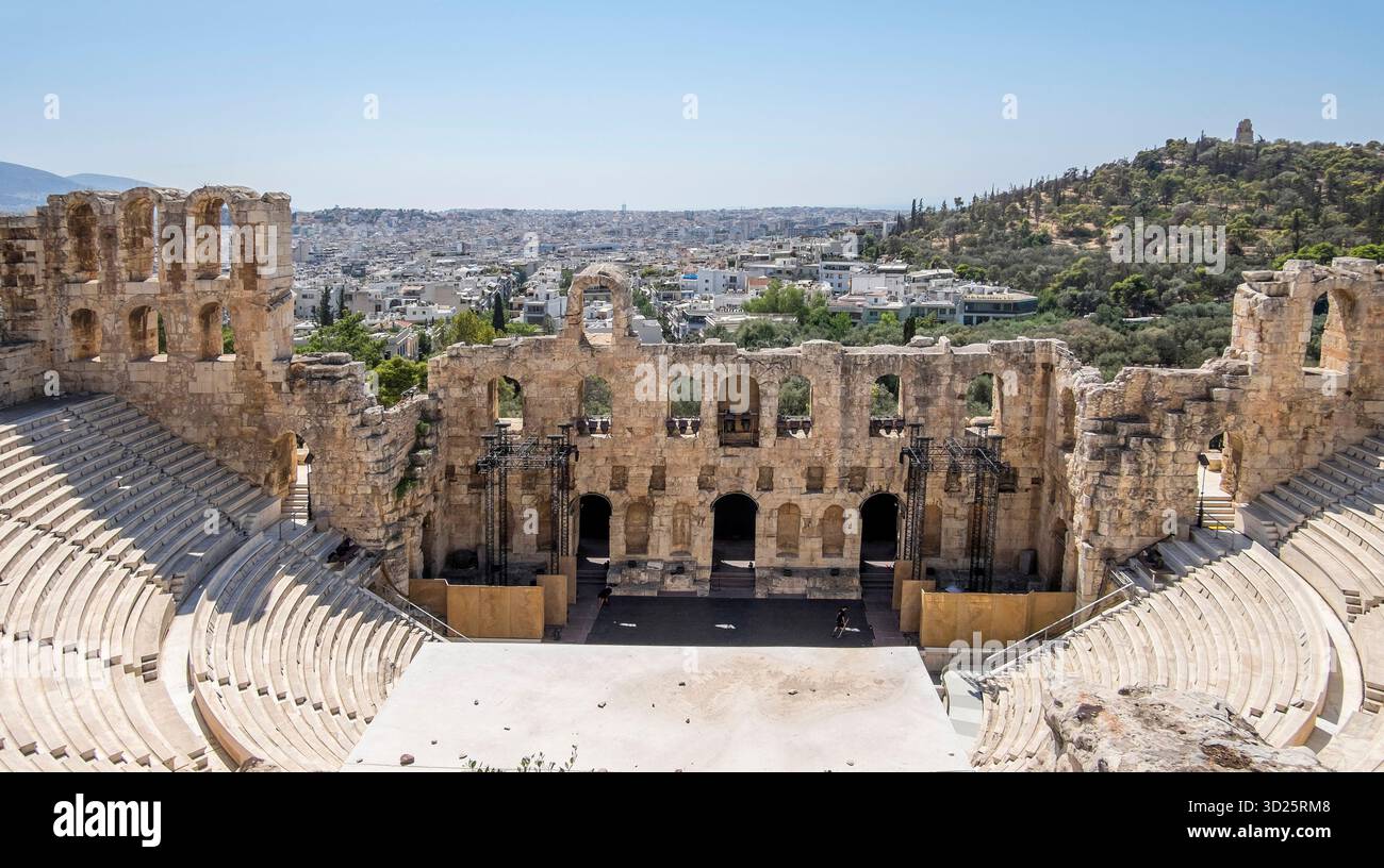 Panoramablick auf das Odeon des Herodes Atticus auf der Akropolis von Athen, Griechenland Stockfoto