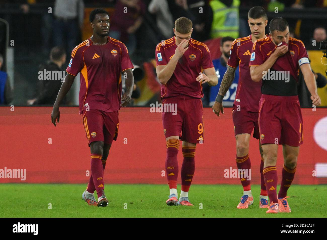 Rom, Italien. Oktober 2025. Artem Dovbyk von AS Roma feiert das Tor für 2-0 während des Spiels am 9. Tag der Serie A-Meisterschaft zwischen A.S. Roma und Parma Calcio im Olimpico-Stadion am 29. Oktober 2025 in Rom. Während des Spiels AS Roma vs Parma Calcio, italienischer Fußball Serie A in Rom, Italien, 29. Oktober 2025 Credit: Independent Photo Agency/Alamy Live News Stockfoto