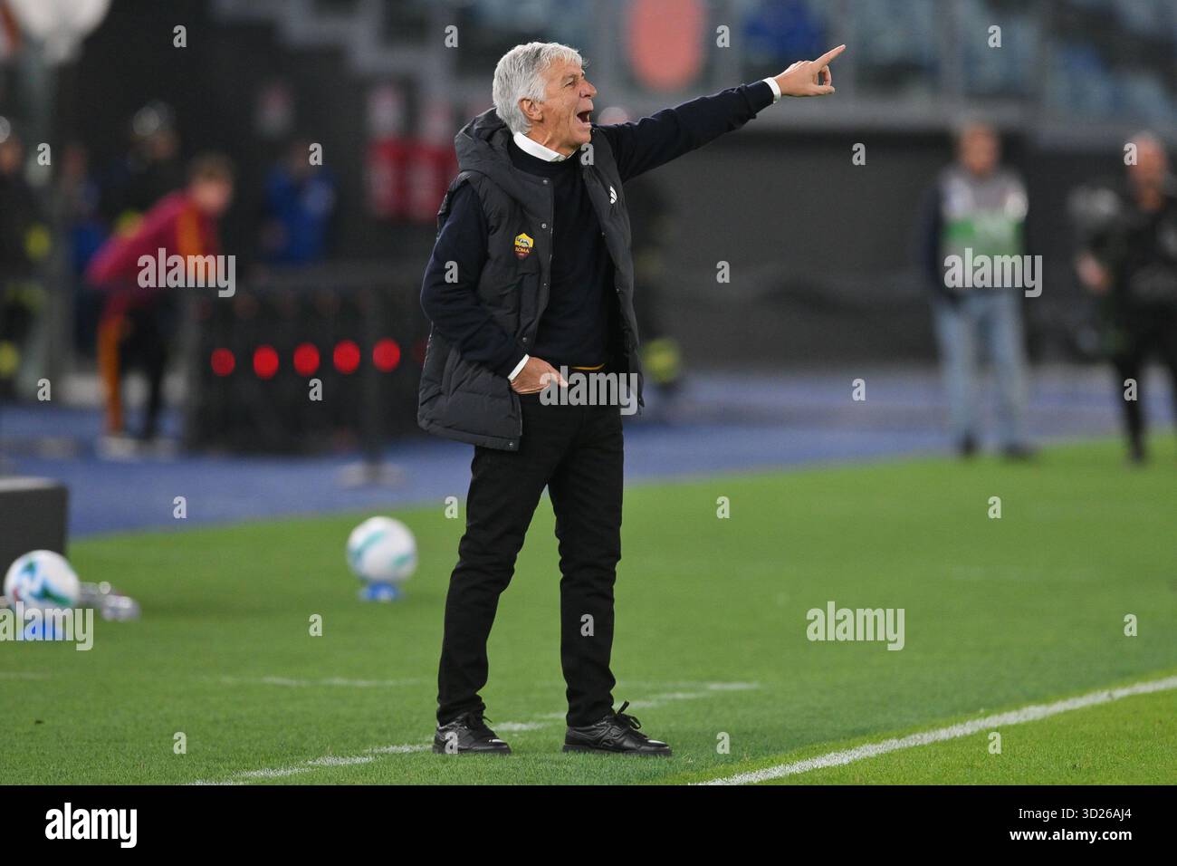Rom, Italien. Oktober 2025. Giampiero Gasperini Cheftrainer der AS Roma schickt seinen Spielern während des Spiels am 9. Tag der Serie A-Meisterschaft zwischen A. S. Roma und Parma Calcio im Olimpico-Stadion am 29. Oktober 2025 in Rom, Italien, Anweisungen. Während des Spiels AS Roma vs Parma Calcio, italienischer Fußball Serie A in Rom, Italien, 29. Oktober 2025 Credit: Independent Photo Agency/Alamy Live News Stockfoto