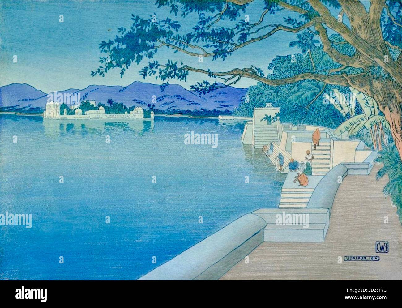 Charles William Bartlett - Udaipur" oder "Gebete bei Sonnenuntergang, Udaipur, Indien - 1916 - der Druck zeigt eine ruhige Szene in Udaipur, Indien, mit: Vordergrund: Ein Steinweg und Stufen, die zu einem großen See führen. Mehrere Figuren in traditioneller Kleidung sitzen oder stehen auf den Stufen, was auf einen Moment spiritueller Reflexion oder Gebet hindeutet. Ein großer Baumzweig erstreckt sich von rechts über die Szene. Midground: Das ruhige blaue Wasser des Sees reflektiert den Himmel und die umliegende Landschaft. Hintergrund: Ein weißer Palast, wahrscheinlich der Lake Palace, ist auf einer Insel in der Ferne zu sehen. Stockfoto