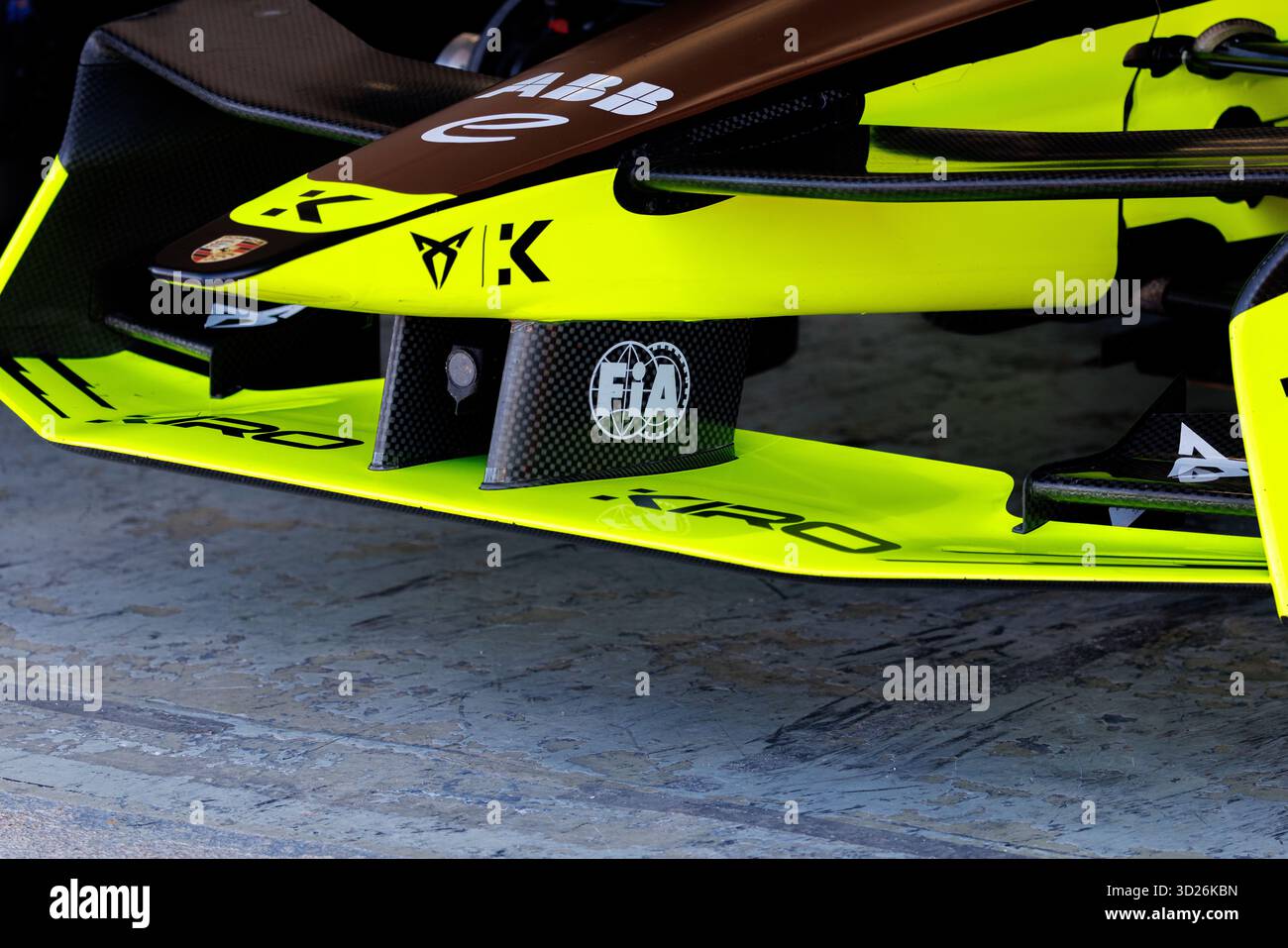 Valencia, Spanien. 30. Oktober 2025. Ein Frontflügel von Cupra Kiro in der Garage auf dem Circuit Ricardo Tormo beim Formel E-Vorsaisontest-Tag 4 am 30. Oktober 2025 in Valencia, Spanien. Stockfoto