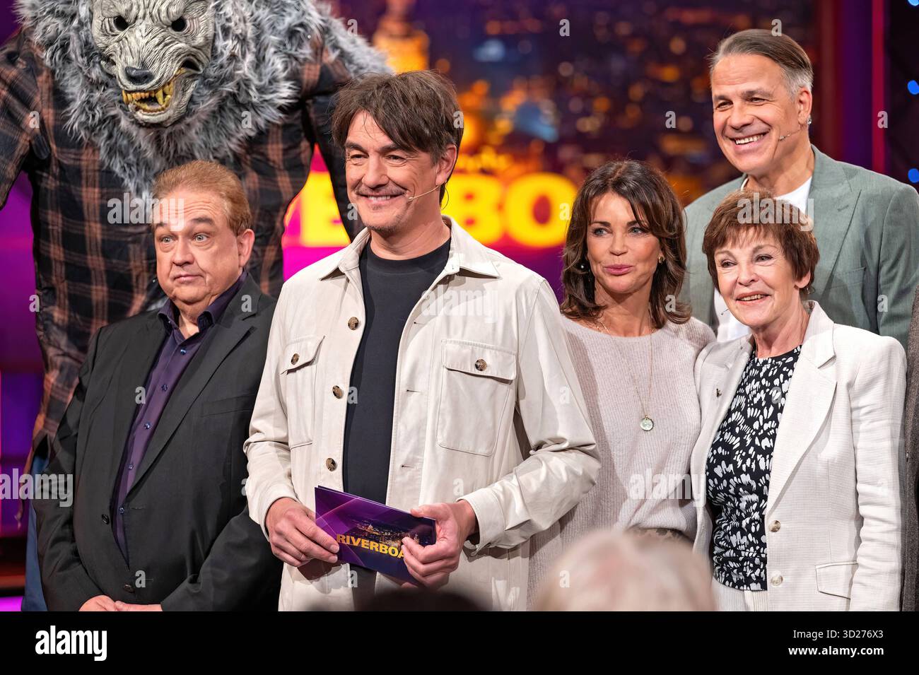 MDR - Flussboot. Schauspieler, Kabarettist und Satiriker Oliver Kalkofe , Moderator Matze Knop , Schauspielerin Gerit Kling , Entertainerin Karsten Speck und Schauspielerin Katrin Sass anläßlich der Aufzeichnung der MDR - Talkshow Riverboat am 30.10.2025 in der MediaCity Leipzig. 20251030ADO0070 *** MDR Riverboat Schauspieler, Kabarettist und Satiriker Oliver Kalkofe , Moderator Matze Knop , Schauspielerin Gerit Kling , Entertainer Karsten Speck und Schauspielerin Katrin Sass anlässlich der Aufnahme der MDR Talkshow Riverboat am 30 10 2025 in der MediaCity Leipzig 20251030ADO0070 Stockfoto