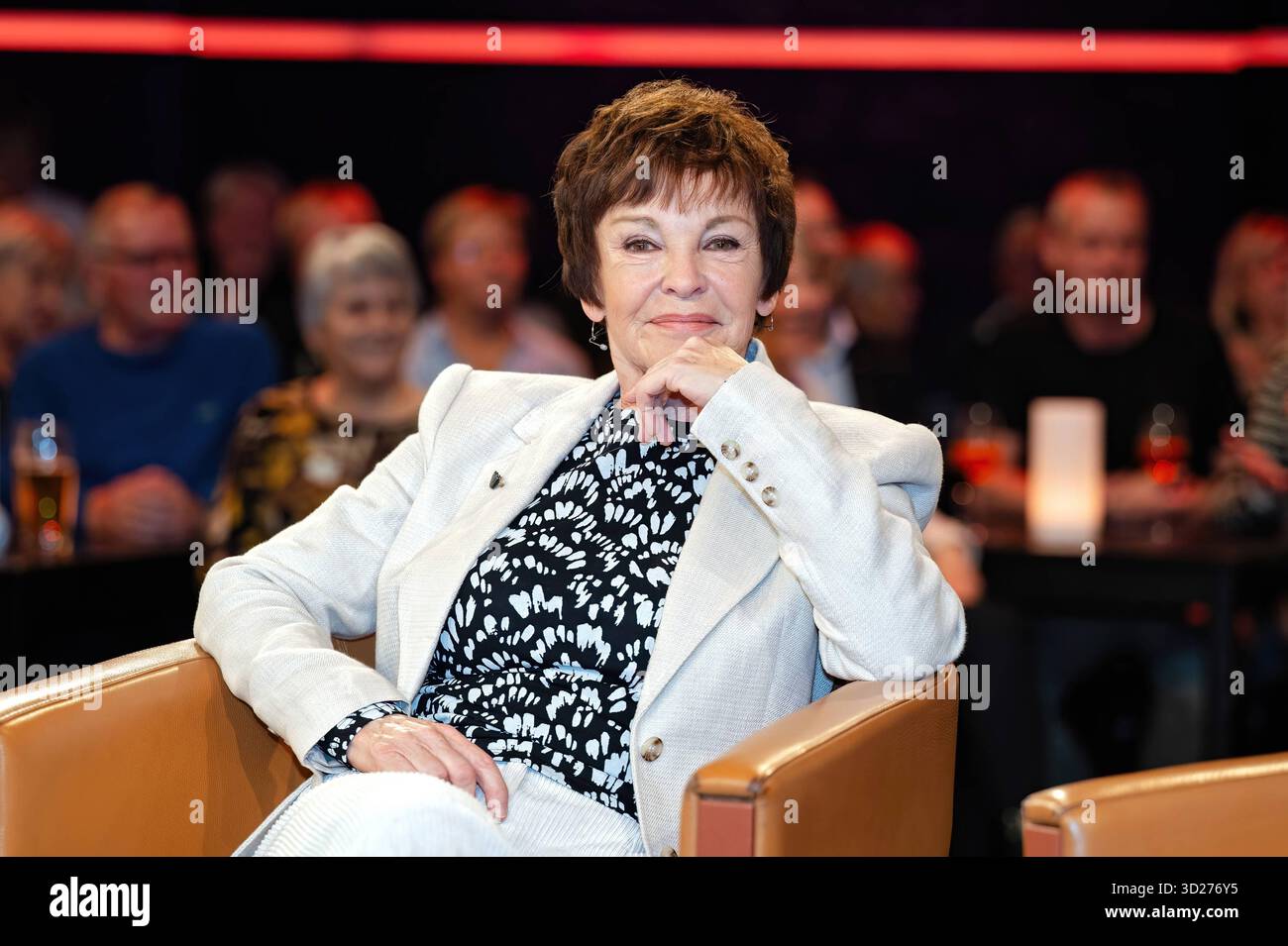 MDR - Flussboot. Schauspielerin Katrin Sass anläßlich der Aufzeichnung der MDR - Talkshow Riverboat am 30.10.2025 in der MediaCity Leipzig. 20251030ADO0004 *** MDR Riverboat Schauspielerin Katrin Sass anlässlich der Aufnahme der MDR Talkshow Riverboat am 30 10 2025 in der MediaCity Leipzig 20251030ADO0004 Stockfoto