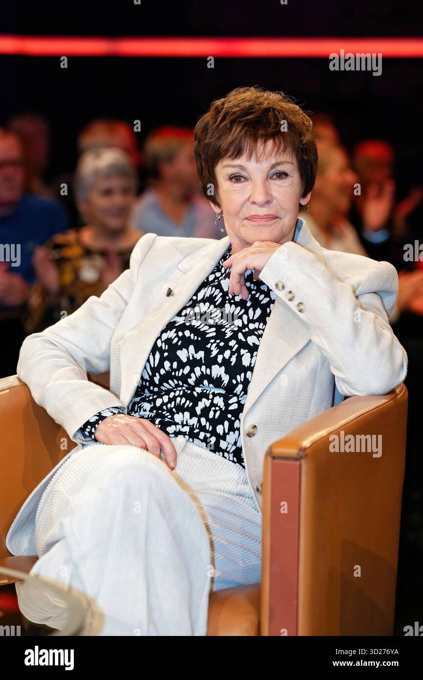 MDR - Flussboot. Schauspielerin Katrin Sass anläßlich der Aufzeichnung der MDR - Talkshow Riverboat am 30.10.2025 in der MediaCity Leipzig. 20251030ADO0006 *** MDR Riverboat Schauspielerin Katrin Sass anlässlich der Aufnahme der MDR Talkshow Riverboat am 30 10 2025 in der MediaCity Leipzig 20251030ADO0006 Stockfoto