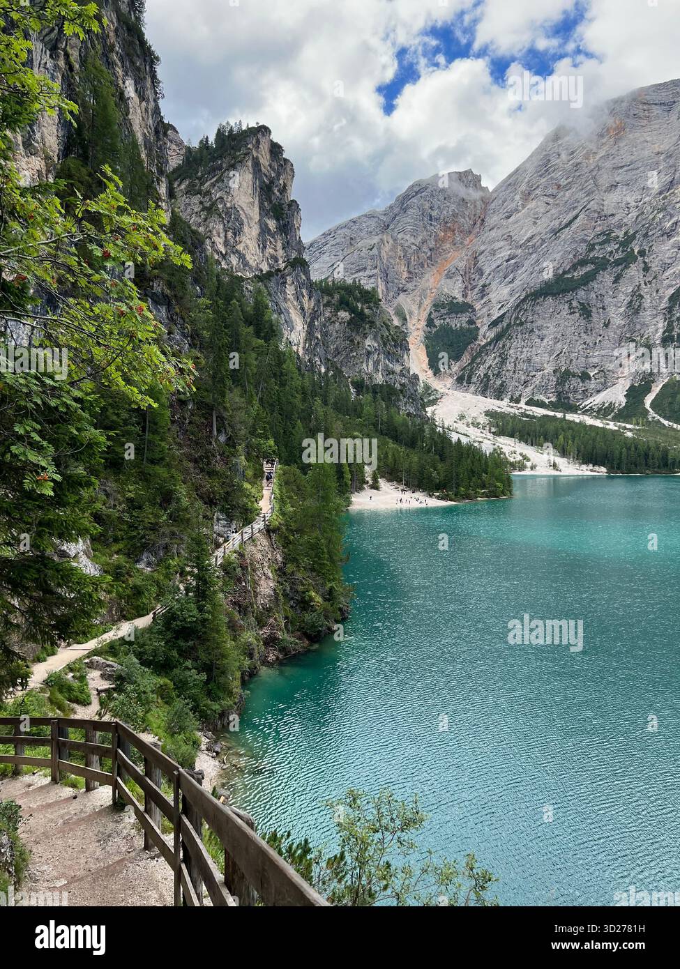 Malerischer Blick auf den Pragser Lago - Smartphone-aufgenommenes Stockfoto