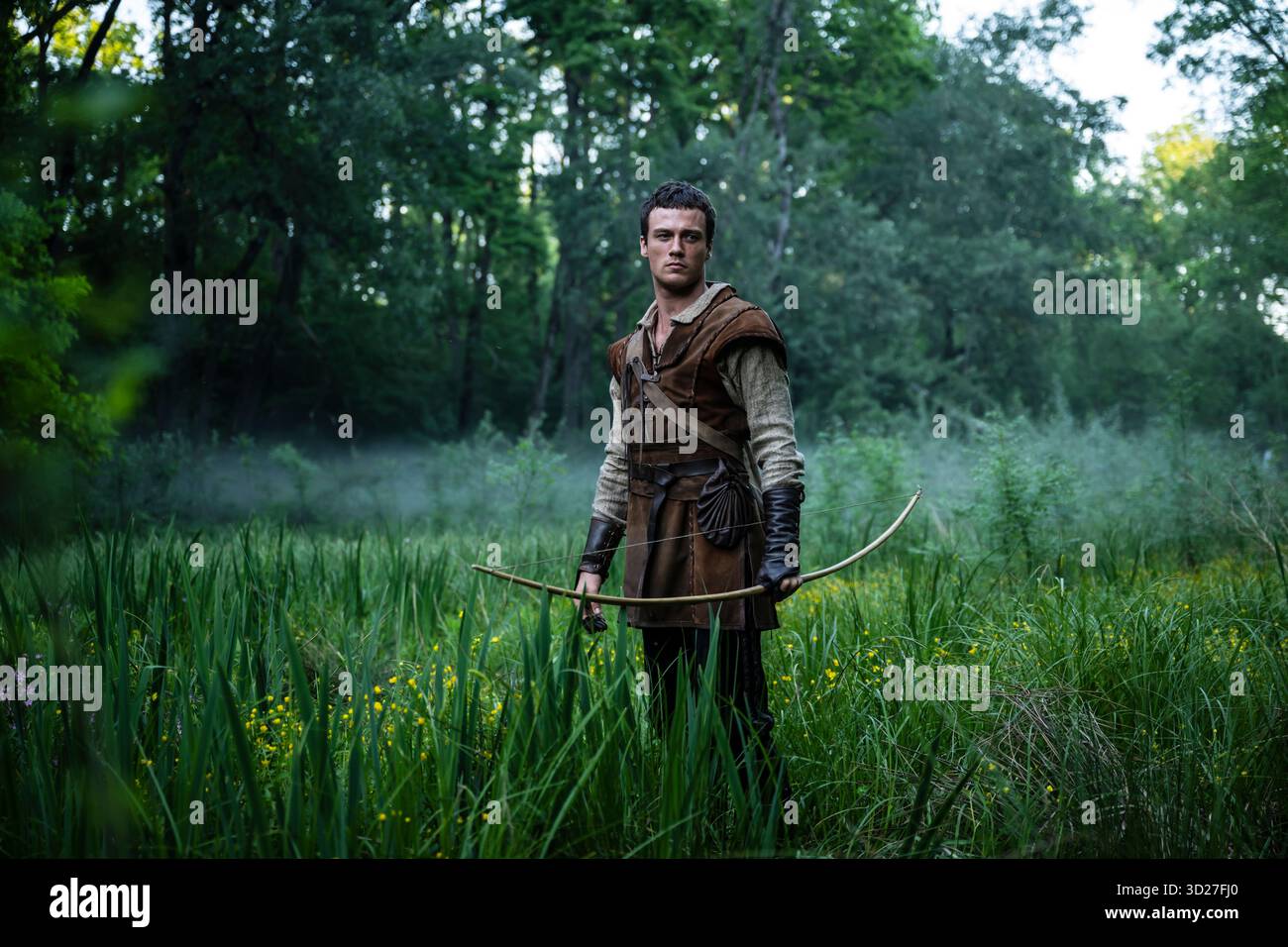 Robin Hood (2025-) Fernsehserie von John Glenn mit Jack Patten als Robin Hood. Ein düsteres Abenteuerdrama, in dem Rob, ein sächsischer Gesetzloser, und Marian, eine normannische Adlige, sich gegen das Unrecht nach der normannischen Eroberung vereinen. Werbefoto von Staffel 1 NUR FÜR REDAKTIONELLE ZWECKE. Kredit: BFA / Aleksandar Letic / MGM+ Stockfoto