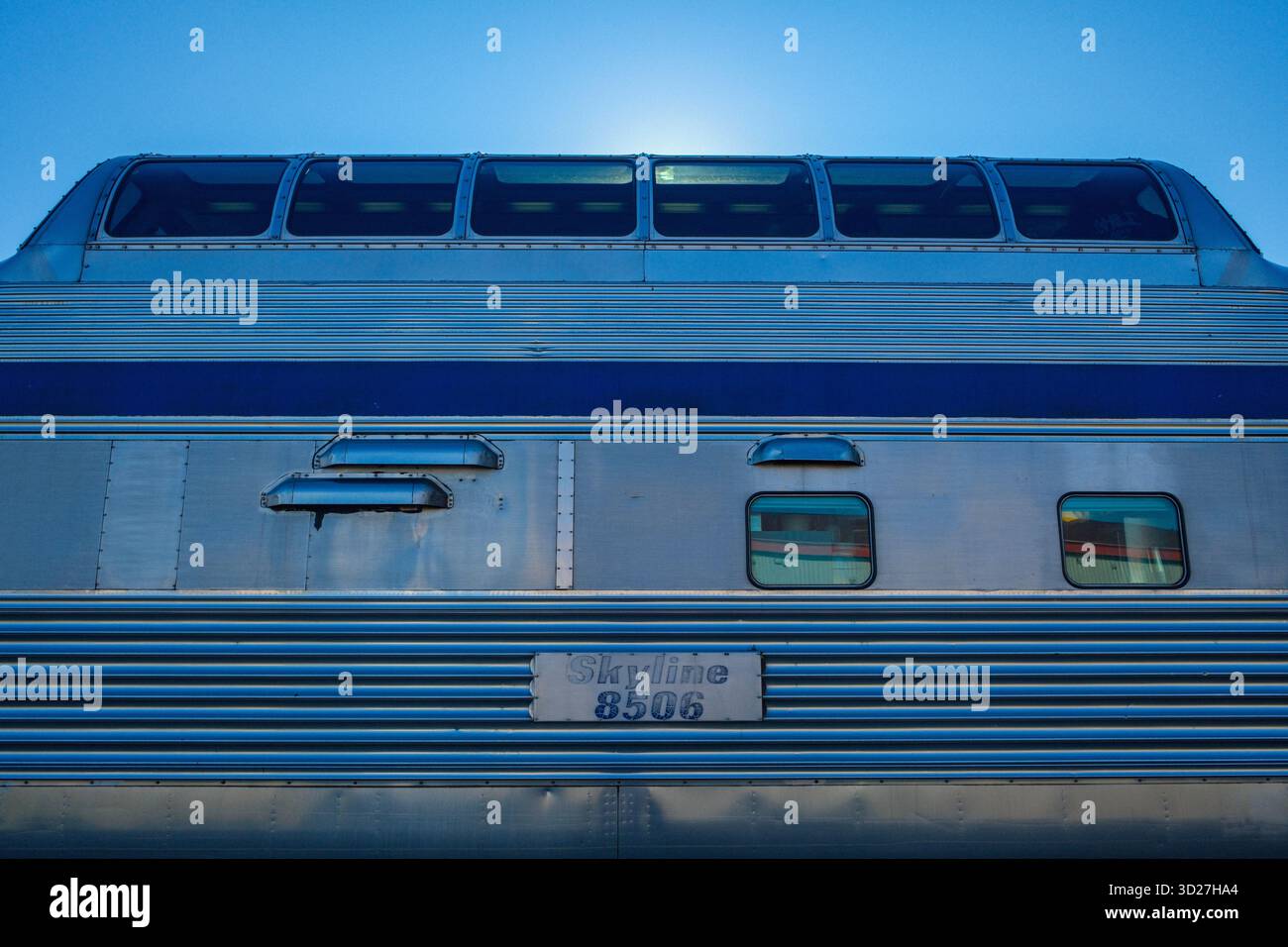 Ein Passagierwagen im kanadischen Zug Via Rail. Stockfoto