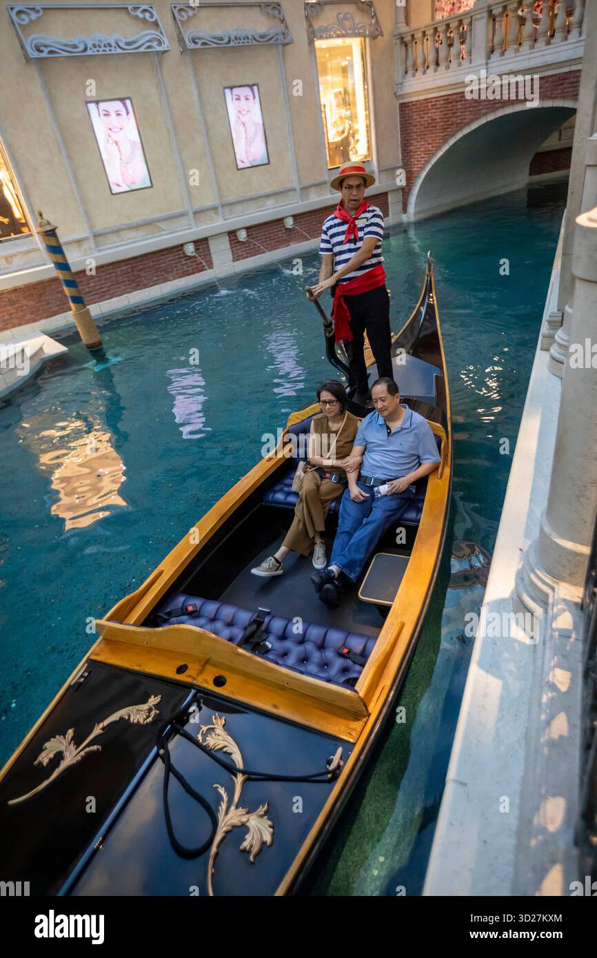 Las Vegas, Nevada - Ein paar Gondelfahrten auf den Kanälen des Venetian Resort. Stockfoto