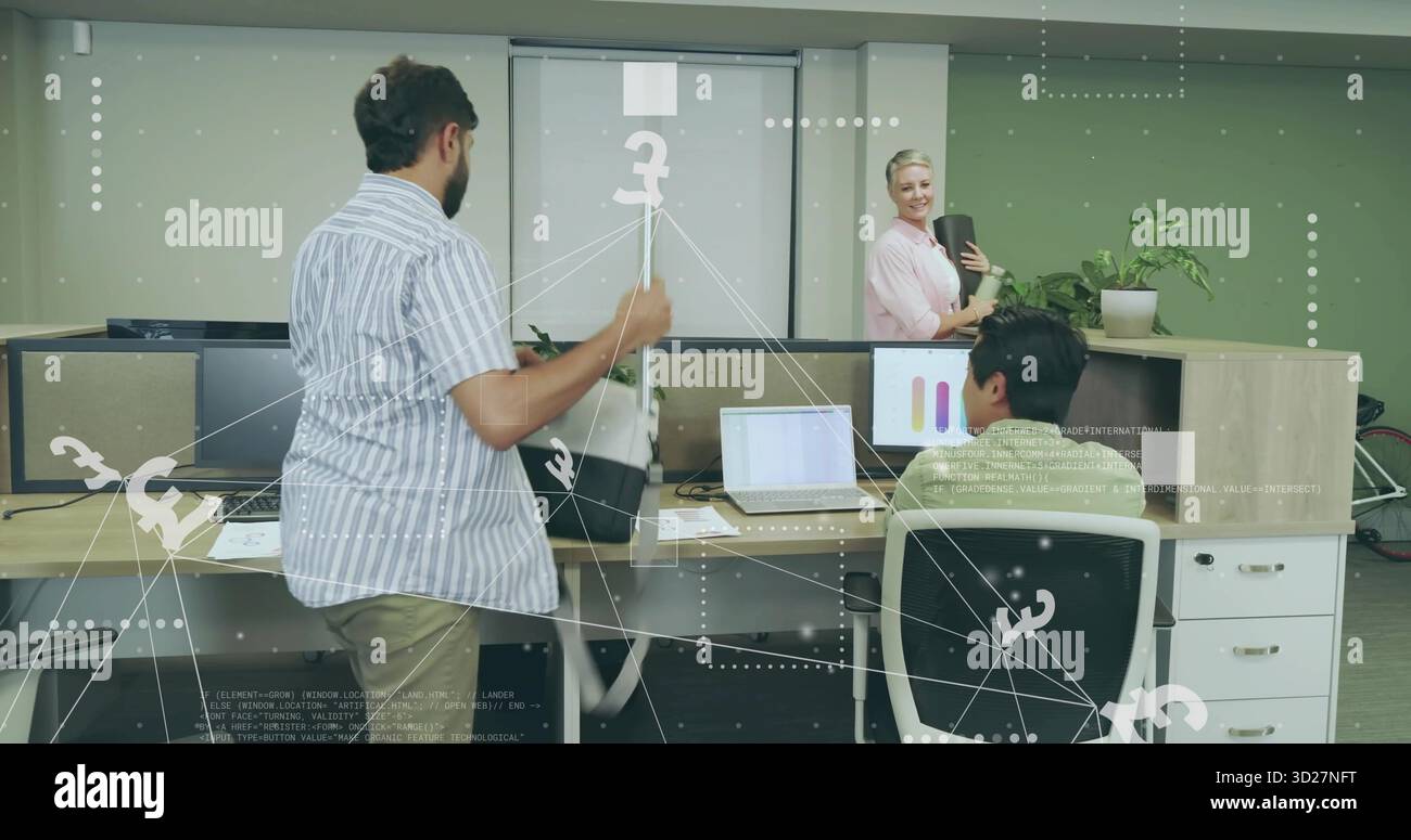 Zusammenarbeit mit drei Kollegen, die Hemden tragen und im Büro Ideen austauschen, mit Laptops Stockfoto
