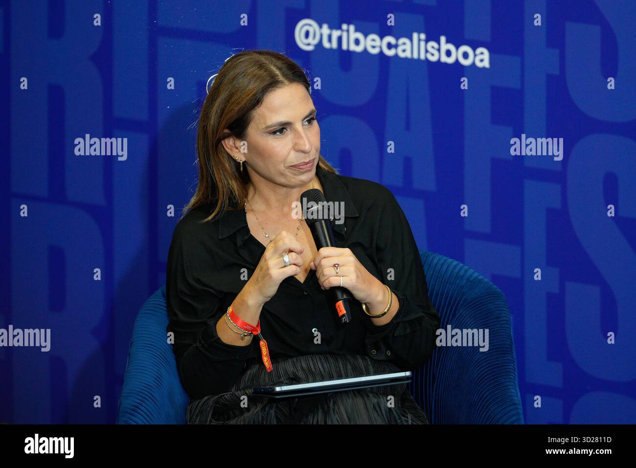 Joana Cruz spricht das Publikum am ersten Tag des Tribeca Festivals Lisboa 2025 in Lissabon, Portugal. März 2025. Quelle: Brazil Photo Press/Alamy Live News Stockfoto