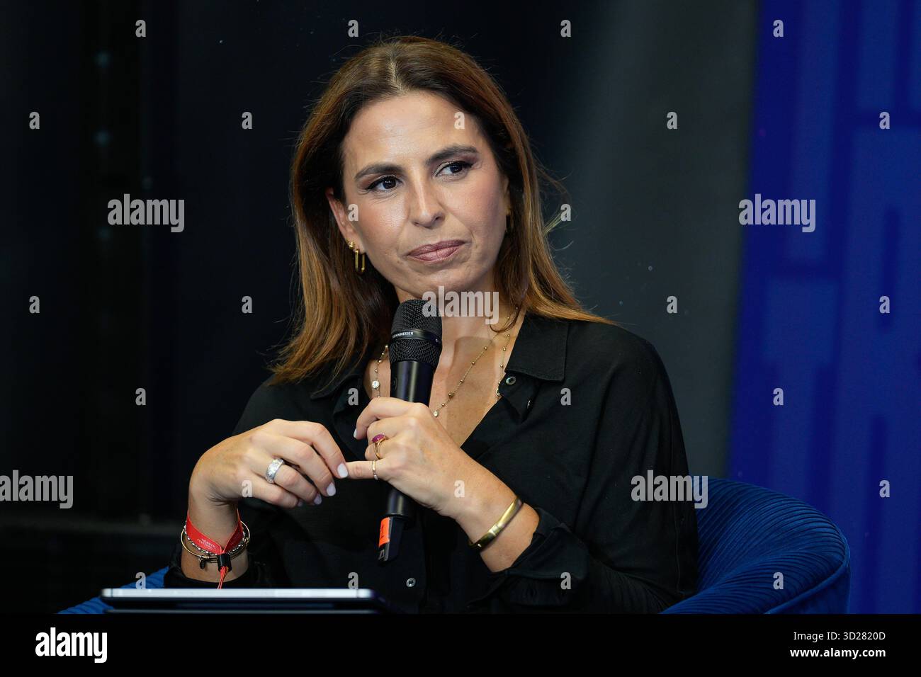 Joana Cruz spricht das Publikum am ersten Tag des Tribeca Festivals Lisboa 2025 in Lissabon, Portugal. März 2025. Quelle: Brazil Photo Press/Alamy Live News Stockfoto
