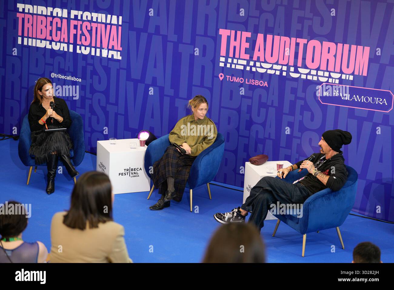 Lisboa, Portugal. 30. Oktober 2025. Joana Cruz (L), Piper Perabo (C) und Stephen Kay (R) sprechen das Publikum am ersten Tag des Tribeca Festivals Lisboa 2025 in Lissabon, Portugal. 10/30/2025 Credit: Brazil Photo Press/Alamy Live News Stockfoto