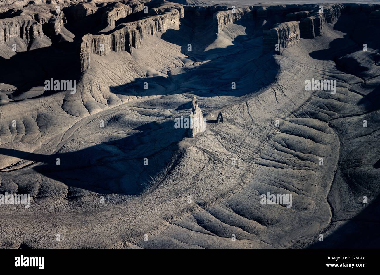 Drohnenaufnahme des anmutigen und dunklen Long Dong Silver in Utah Stockfoto