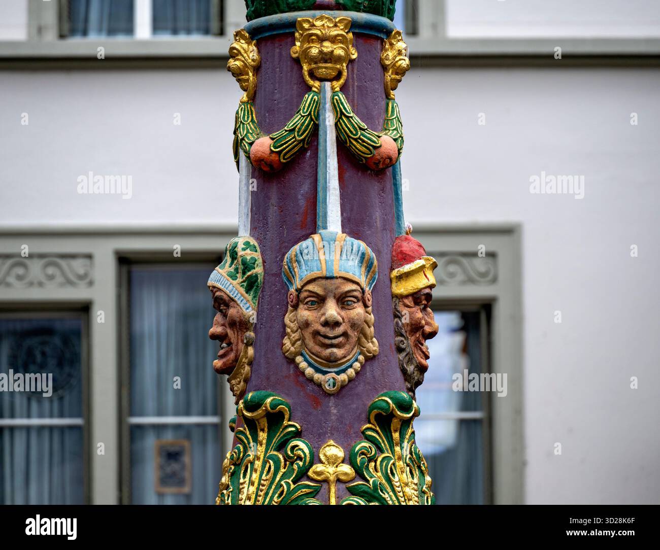 LUZERN, SCHWEIZ - 16. SEPTEMBER 2025: Das Gesicht einer Dienerin am fritschi-Brunnen, Teil der jährlichen fasnacht Stockfoto