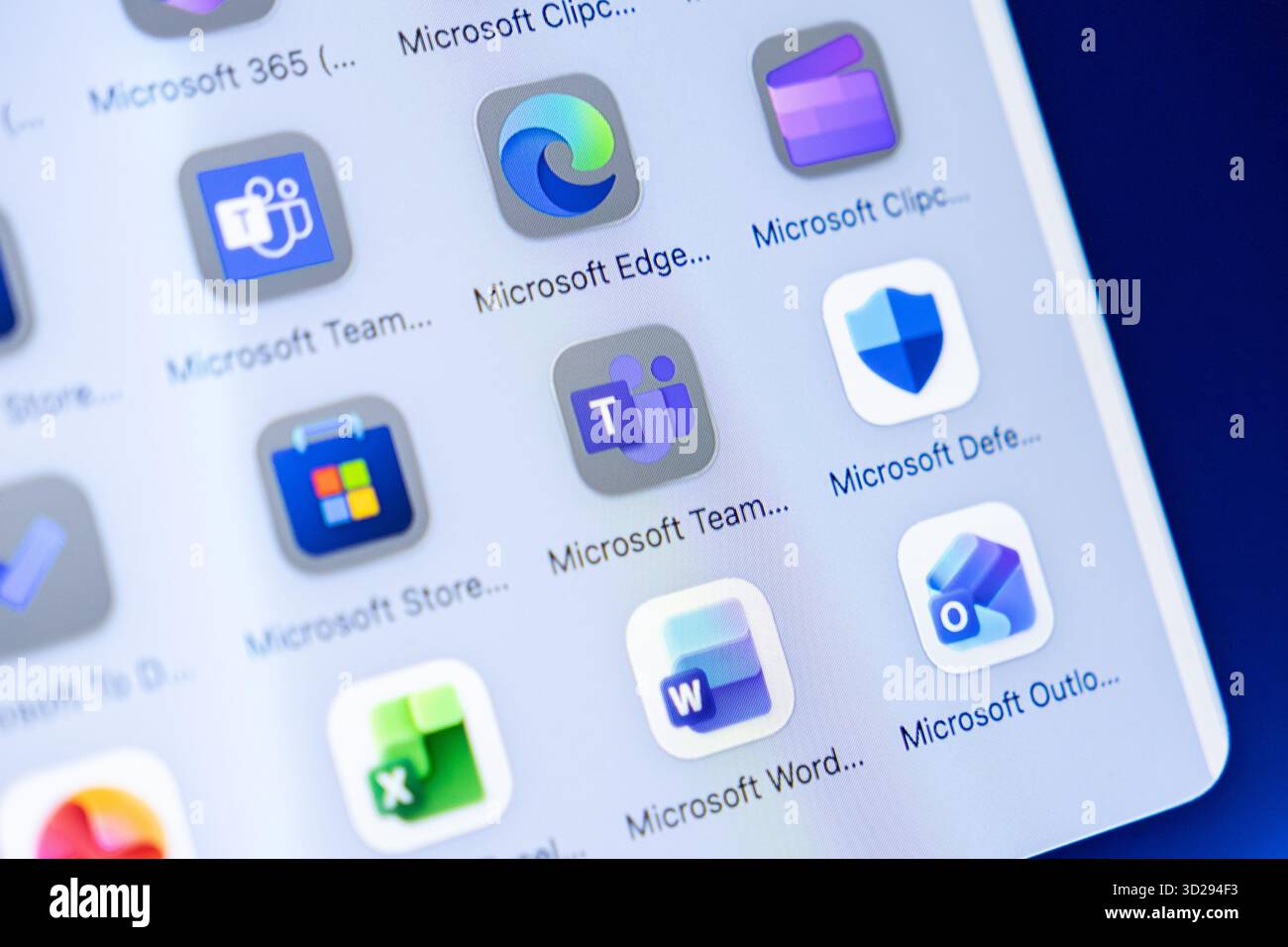 Posen, Polen – 16. Oktober 2025: Symbol der Microsoft Teams App auf dem Gerätescreen, deutlich sichtbar dargestellt, entscheidend für das moderne digitale Büro und die Zusammenarbeit mit Teams Stockfoto