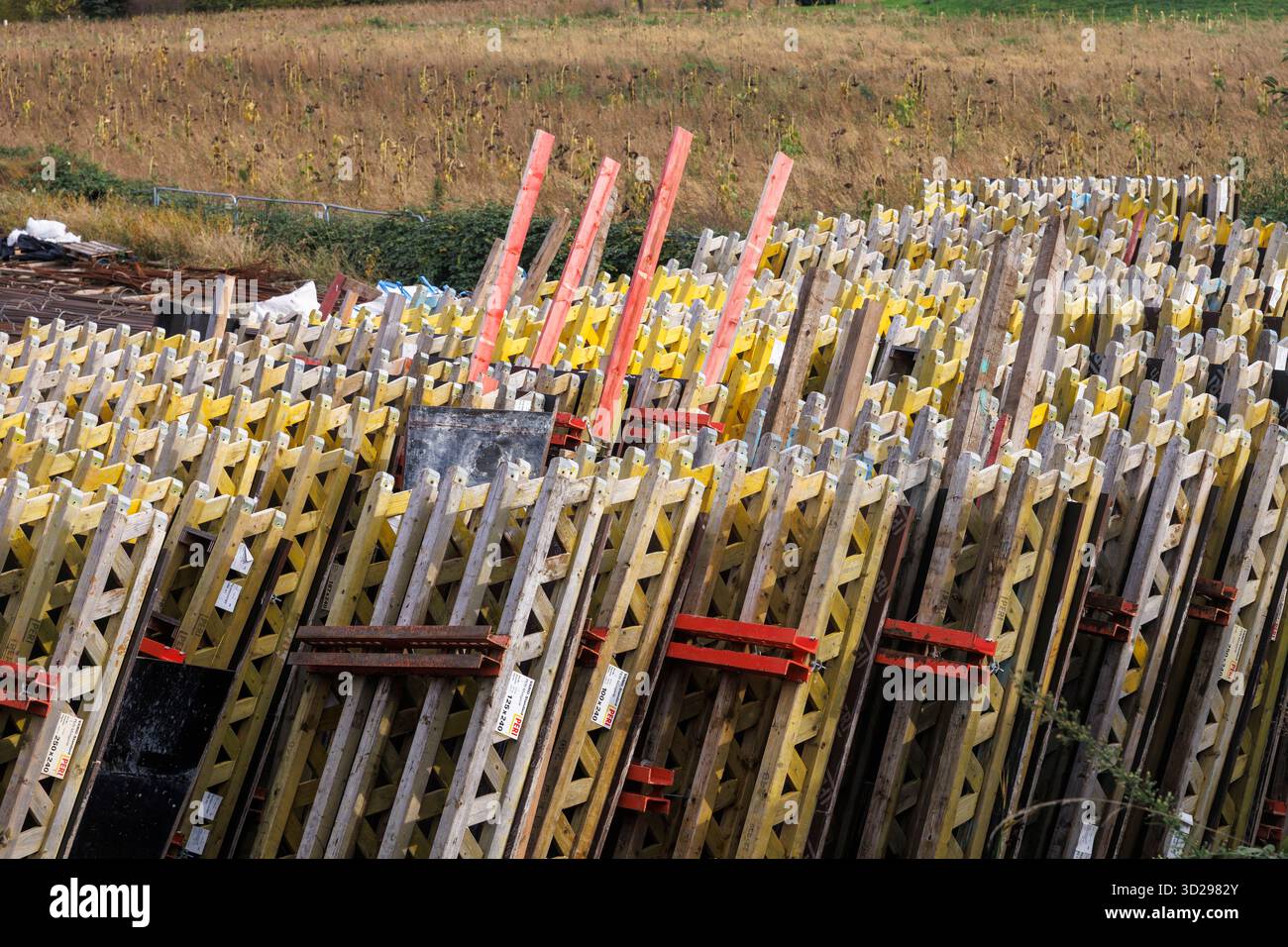 Baustelle des zweiten Teils der neuen Rheinbrücke der Autobahn A1 zwischen Köln und Leverkusen, Peri Vario Standard Schalungsele Stockfoto