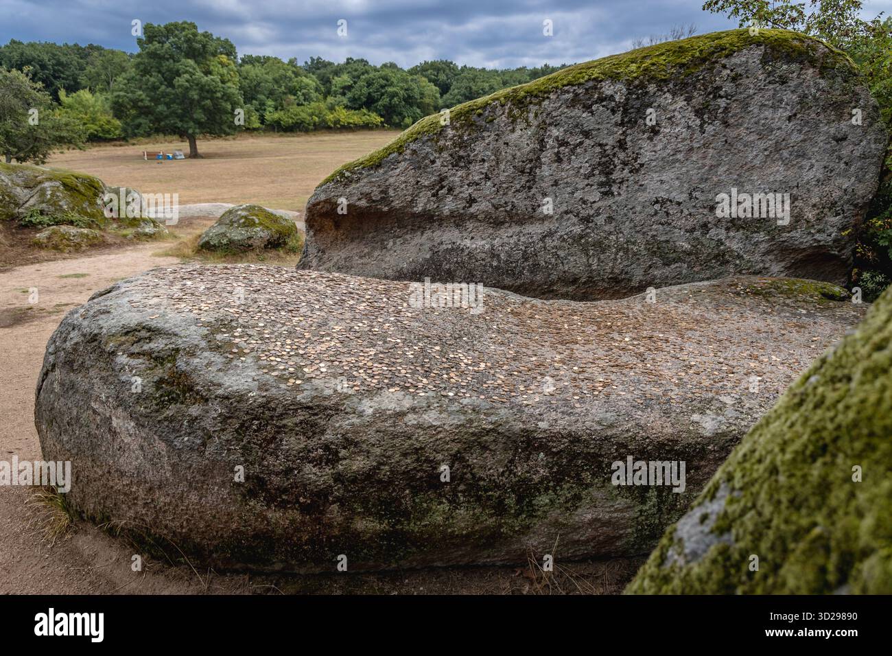 Hochzeitsbett im prähistorischen Felsenschutzgebiet Beglik Tash an der südlichen Schwarzmeerküste Bulgariens Stockfoto