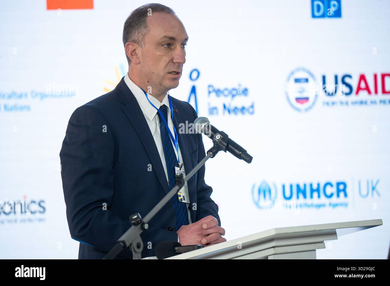 Oleh Hryhorov, Leiter der regionalen Militärverwaltung Sumy, spricht bei der Eröffnung der internationalen Konferenz Resilienz und europäische Zukunft der Region Sumy, die am 30. Oktober 2025 organisiert wurde, um die Stärkung der Widerstandsfähigkeit der ukrainischen Grenzregionen während des Krieges und des Wiederaufbaus nach dem Krieg in Kiew, Ukraine, zu erörtern (Foto: Danylo Antoniuk/Ukrinform) Stockfoto