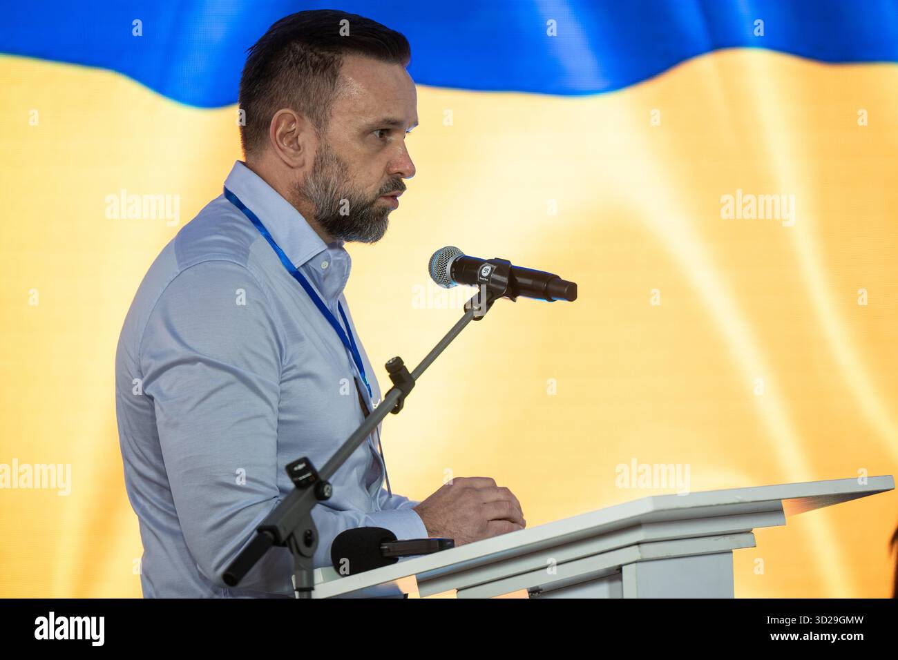 Viktor Mykyta, stellvertretender Leiter des Büros des ukrainischen Präsidenten, spricht bei der Eröffnung der internationalen Konferenz Resilienz und europäische Zukunft der Region Sumy, die organisiert wurde, um die Stärkung der Resilienz der ukrainischen Grenzregionen während des Krieges und des Wiederaufbaus nach dem Krieg in Kiew, Ukraine, am 30. Oktober 2025 (Foto: Danylo Antoniuk/Ukrinform) Stockfoto