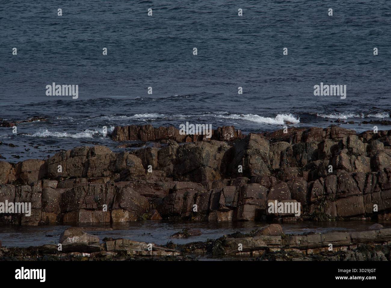 John o' Groats Rocks: Nordöstlich von Canisbay, im historischen County Caithness, Schottland, Vereinigtes Königreich Stockfoto
