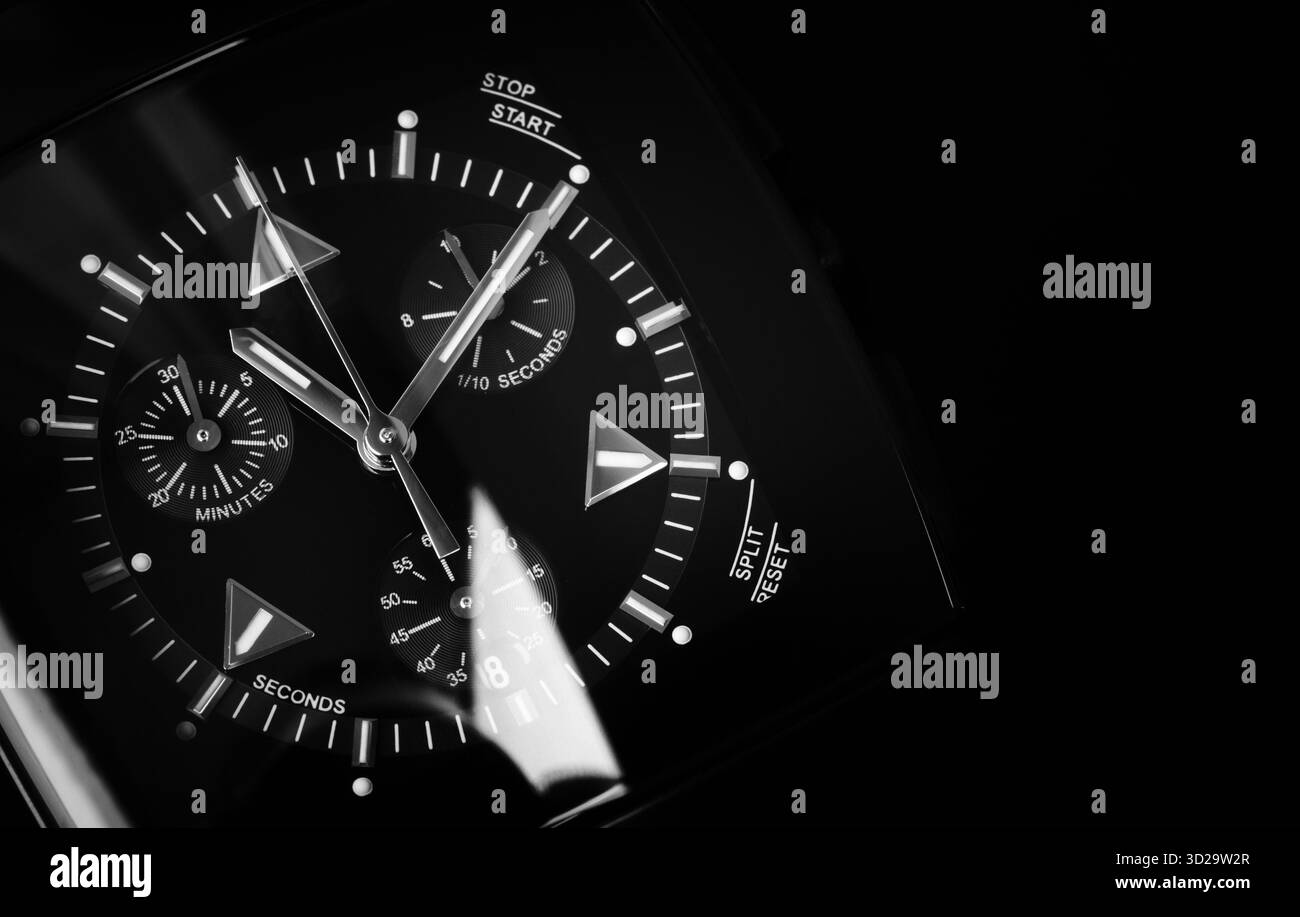 Luxus Herren Chronographenuhr aus High-Tech blak Keramik mit Saphirglas, Makrofoto Stockfoto