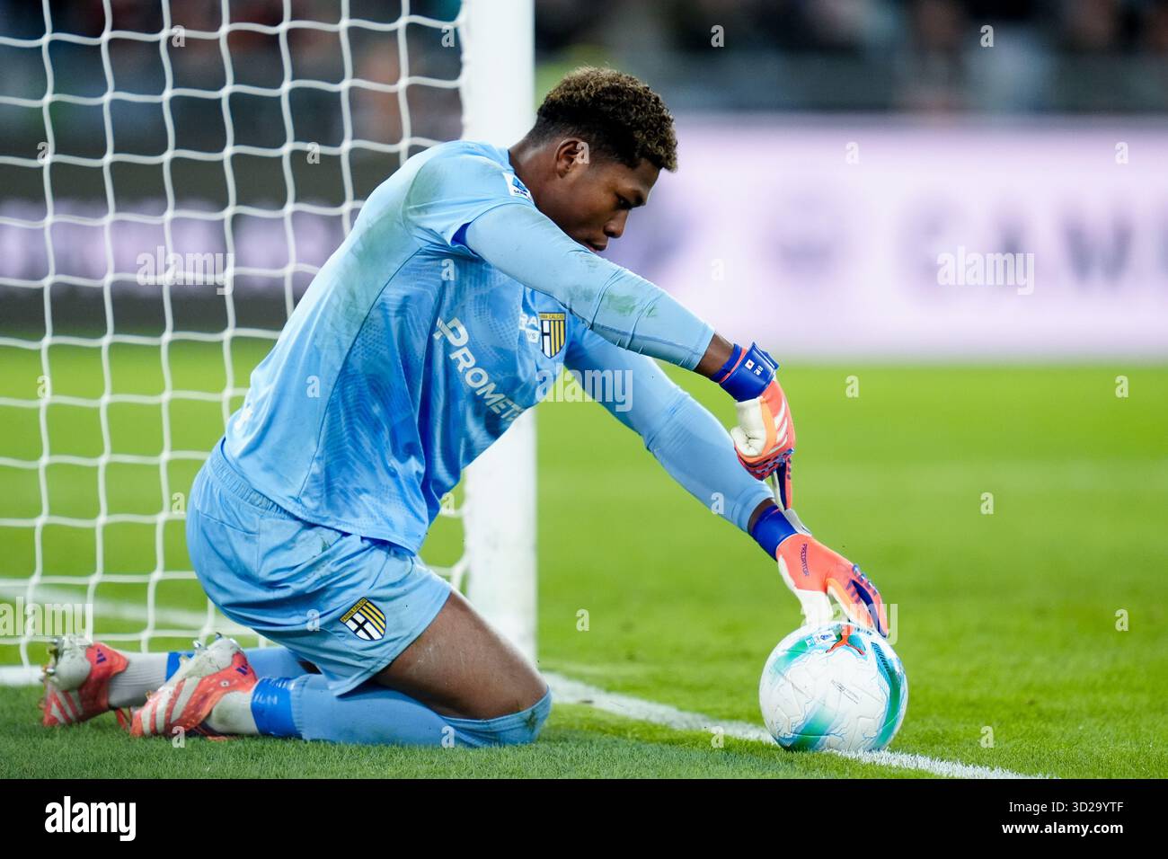 Rom, Italien. Oktober 2025. Zion Suzuki von Parma Calcio 1913 während des Spiels der Serie A Enilive zwischen AS Roma und Parma Calcio1913 im Stadio Olimpico am 29. Oktober 2025 in Rom. Quelle: Giuseppe Maffia/Alamy Live News Stockfoto