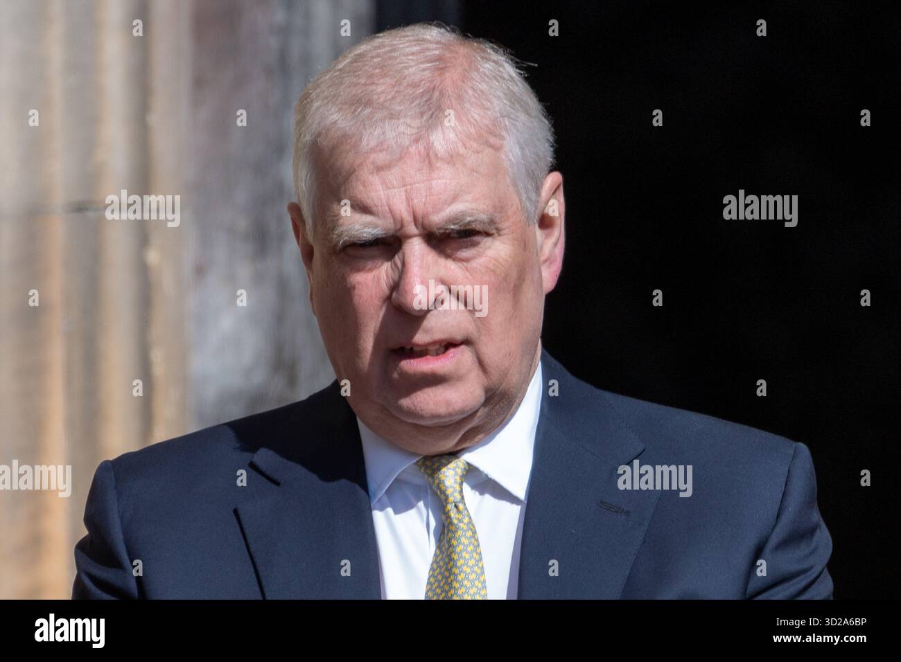 London, Großbritannien. 31. Oktober 2025. Dieses am 20. April 2025 aufgenommene Foto zeigt den britischen Prinzen Andrew, den Duke of York, der am Ostergottesdienst auf Windsor Castle in Windsor, Großbritannien, teilnimmt. Prinz Andrew verliert seinen Prinzentitel und verlässt die Royal Lodge, wie eine Erklärung vom Buckingham Palace am Donnerstag sagt. Quelle: Xinhua/Alamy Live News Stockfoto