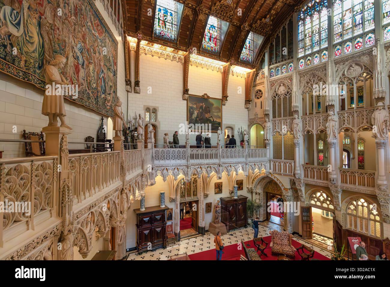 Beeindruckende Halle von De Haar Castle in Haarzuilens, nahe Utrecht in den Niederlanden. Stockfoto