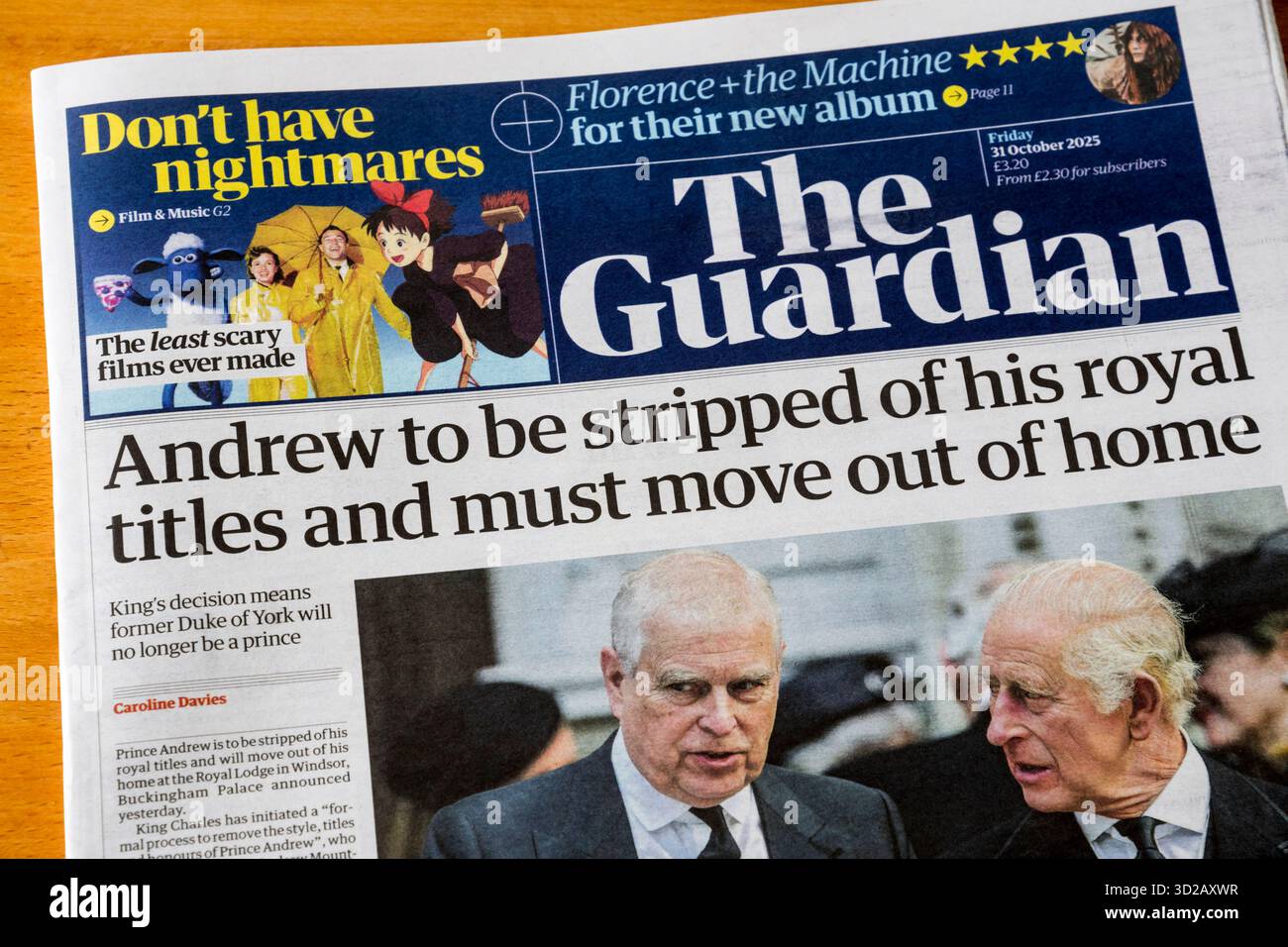 31. Oktober 2025. Auf der Titelseite des Guardian steht Andrew, dass er seine königlichen Titel verliert und von zu Hause wegziehen muss. Stockfoto