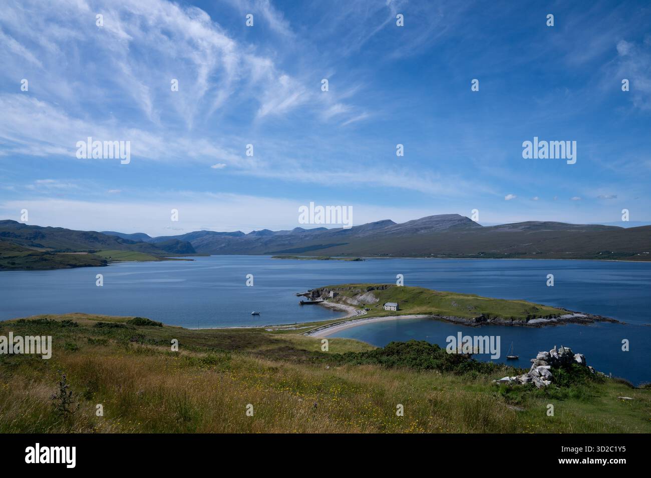 Blick auf den ehemaligen Kalkofen auf der Isthmus am Loch Eriboll. Stockfoto