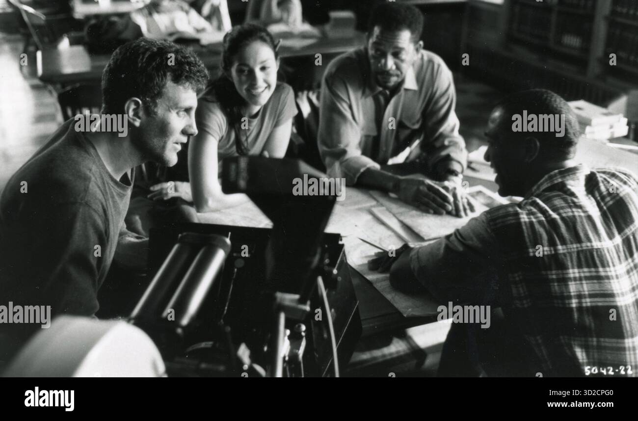 USA. Regisseur Gary Felder (links) mit Ashley Judd, Morgan Freeman und Richard T. Jones am Set in (C) Paramount Pictures Film Kiss the Girls (1997) Regisseur: David Fincher Ref:LMK106-251025–006 wird von LMKMEDIA geliefert. Nur Redaktionell. Landmark Media ist nicht der Urheberrechtsinhaber dieser Film- oder TV-Stills, sondern bietet nur einen Service für anerkannte Medien an. pictures@lmkmedia.com Stockfoto