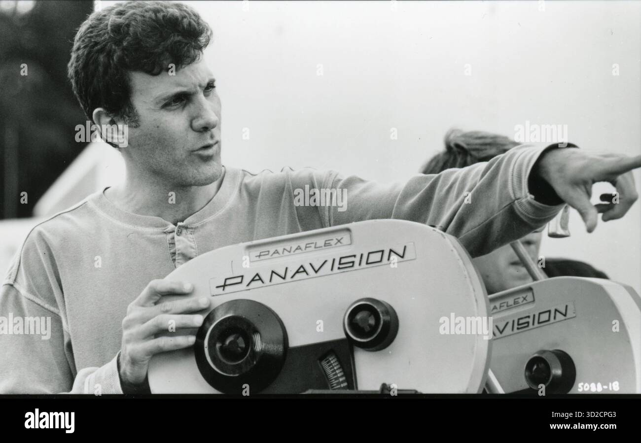 USA. Regisseur Gary Felder am Set in (C) Paramount Pictures Film Kiss the Girls (1997) Regisseur: David Fincher Ref:LMK106-251025–006 wird von LMKMEDIA geliefert. Nur Redaktionell. Landmark Media ist nicht der Urheberrechtsinhaber dieser Film- oder TV-Stills, sondern bietet nur einen Service für anerkannte Medien an. pictures@lmkmedia.com Stockfoto