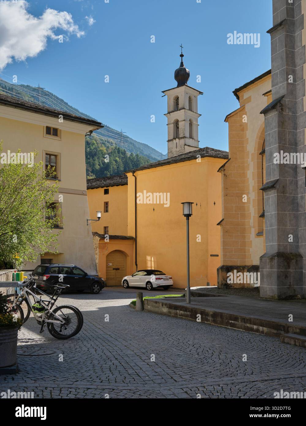 Kirchplatz Poschiavo Stockfoto