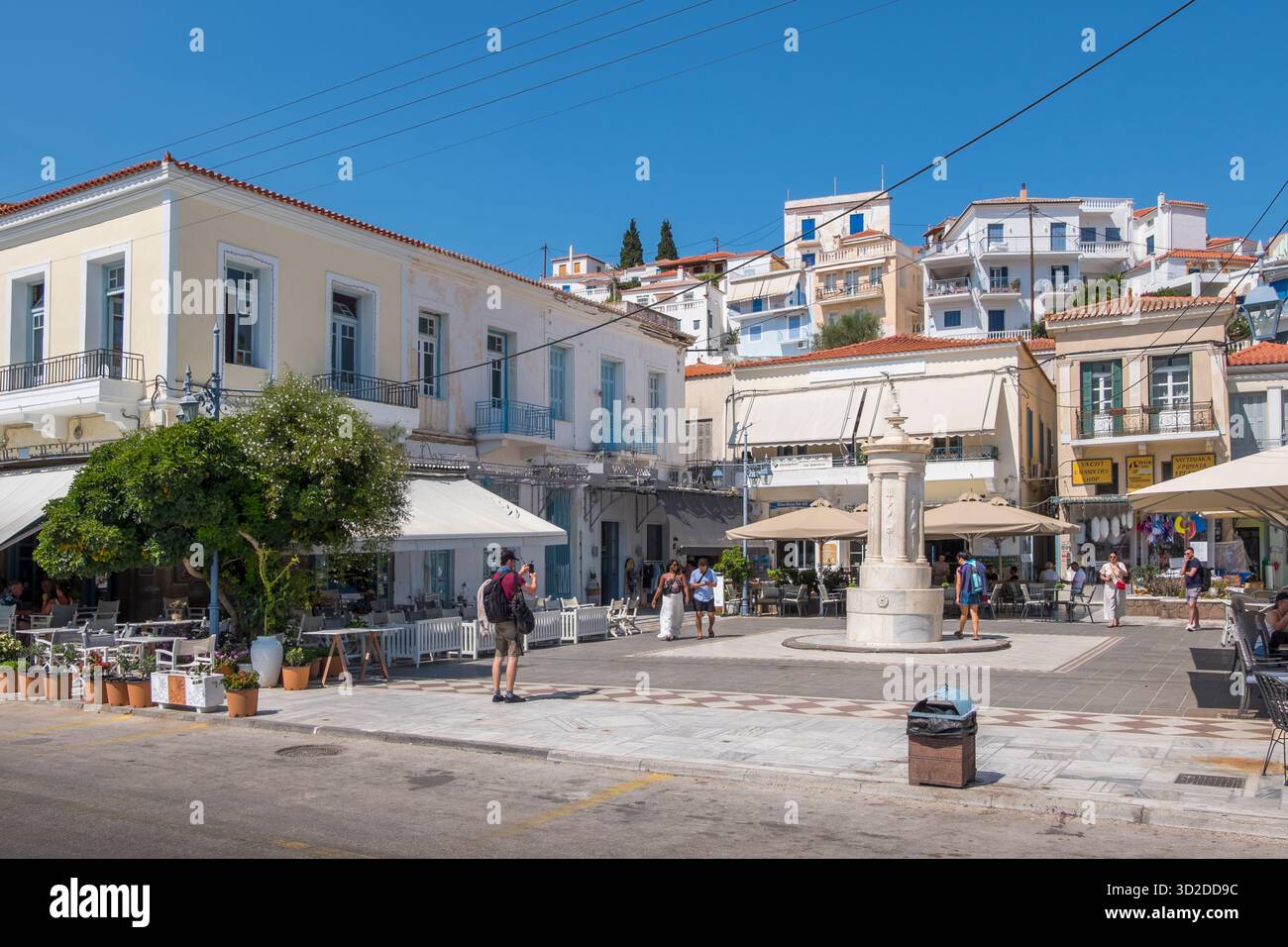 Platz im Dorf Poros, Griechenland Stockfoto