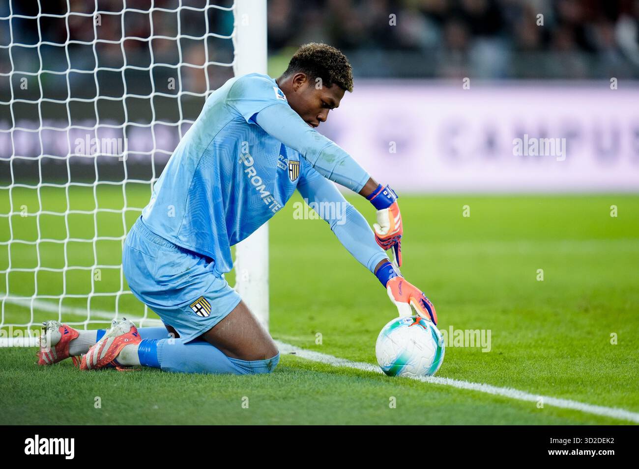 Rom, Italien. Oktober 2025. Zion Suzuki von Parma Calcio 1913 während des Spiels der Serie A Enilive zwischen AS Roma und Parma Calcio1913 im Stadio Olimpico am 29. Oktober 2025 in Rom. Quelle: Giuseppe Maffia/Alamy Live News Stockfoto