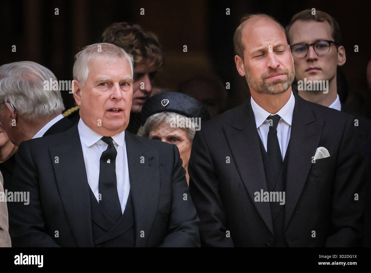 Prinz Andrew, jetzt Andrew Mountbatten Windsor und Prinz William, Prinz von Wales bei der Herzogin of Kent Beeral in London Stockfoto
