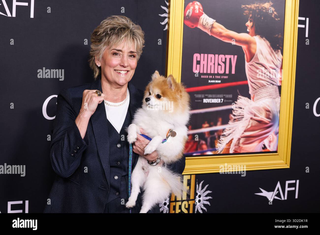 HOLLYWOOD, LOS ANGELES, KALIFORNIEN, USA - 25. OKTOBER: Die ehemalige US-amerikanische Boxerin, Boxanalytikerin und Motivationssprecherin Christy Martin kommt beim AFI (American Film Institute) fest 2025, das von Canva präsentiert wird – Premiere von Black Bears „Christy“, das am 25. Oktober 2025 im TCL Chinese Theatre IMAX in Hollywood, Los Angeles, Kalifornien, USA stattfand. (Foto: Xavier Collin/Image Press Agency) Stockfoto