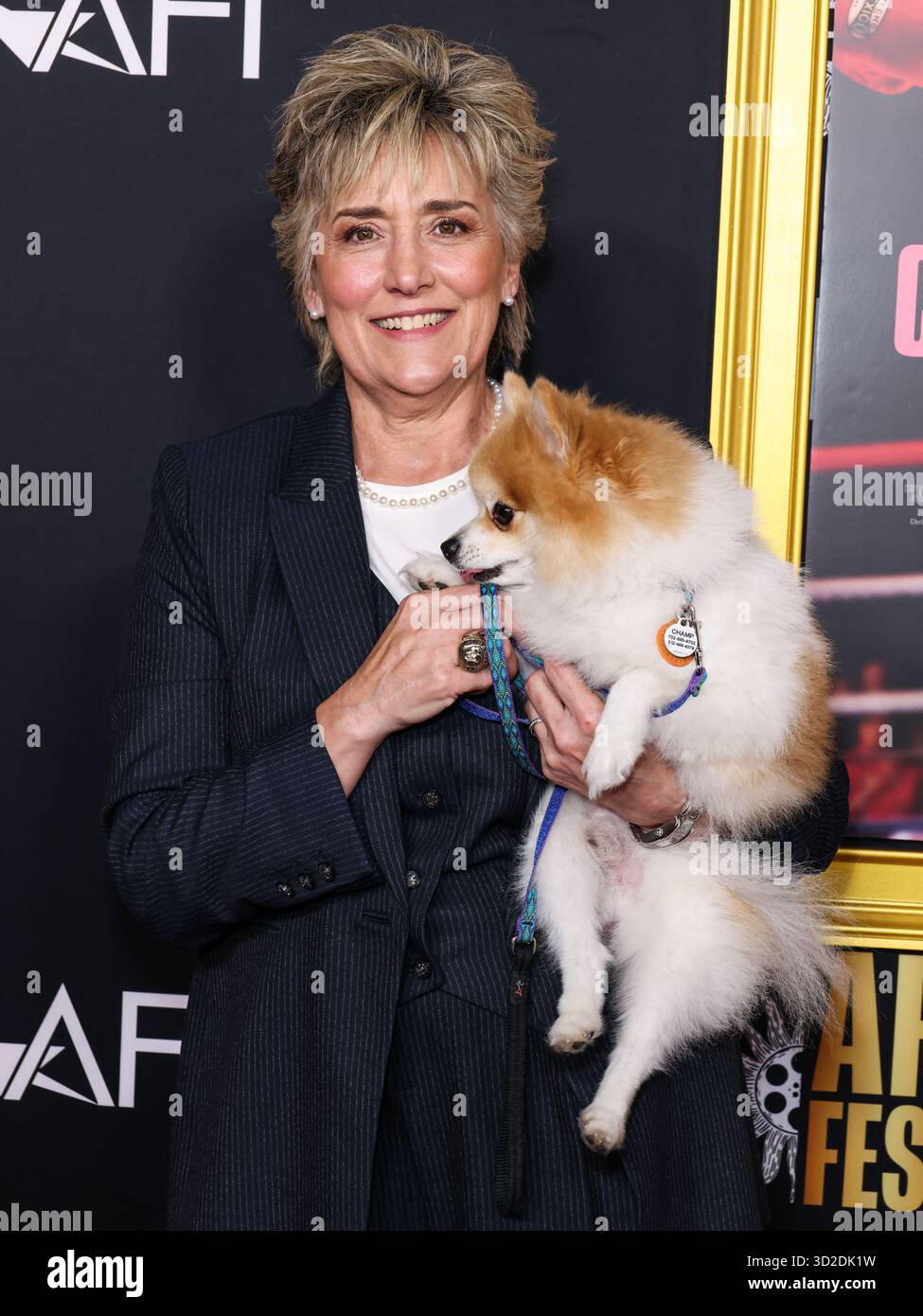 HOLLYWOOD, LOS ANGELES, KALIFORNIEN, USA - 25. OKTOBER: Die ehemalige US-amerikanische Boxerin, Boxanalytikerin und Motivationssprecherin Christy Martin kommt beim AFI (American Film Institute) fest 2025, das von Canva präsentiert wird – Premiere von Black Bears „Christy“, das am 25. Oktober 2025 im TCL Chinese Theatre IMAX in Hollywood, Los Angeles, Kalifornien, USA stattfand. (Foto: Xavier Collin/Image Press Agency) Stockfoto