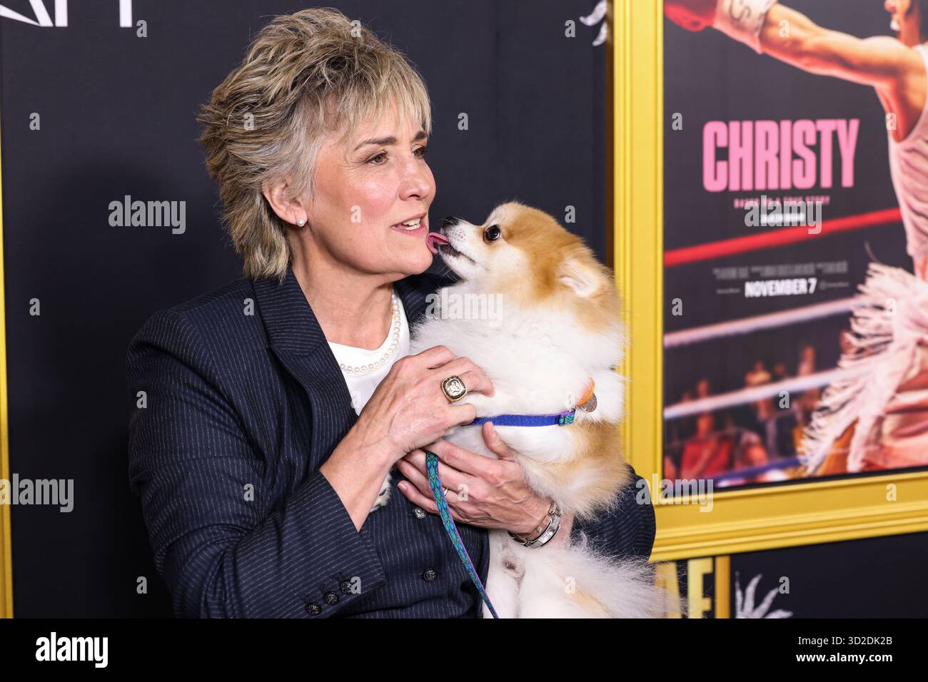 HOLLYWOOD, LOS ANGELES, KALIFORNIEN, USA - 25. OKTOBER: Die ehemalige US-amerikanische Boxerin, Boxanalytikerin und Motivationssprecherin Christy Martin kommt beim AFI (American Film Institute) fest 2025, das von Canva präsentiert wird – Premiere von Black Bears „Christy“, das am 25. Oktober 2025 im TCL Chinese Theatre IMAX in Hollywood, Los Angeles, Kalifornien, USA stattfand. (Foto: Xavier Collin/Image Press Agency) Stockfoto