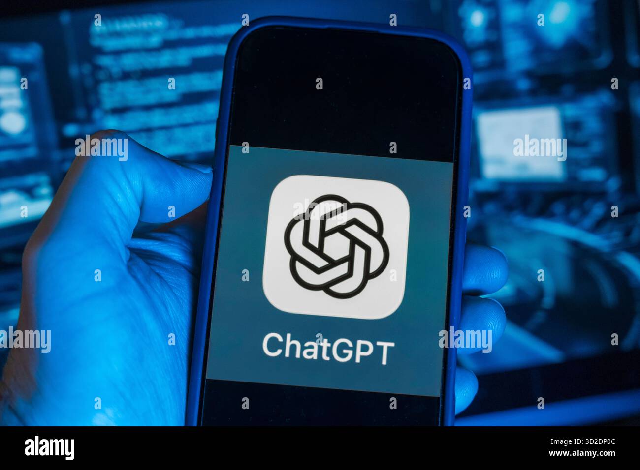 Ein Mobiltelefon zeigt das ChatGPT-Logo auf seinem Bildschirm an. Symbolisches Bild für künstliche Intelligenz, digitale Kommunikation und moderne Technologie. Stockfoto