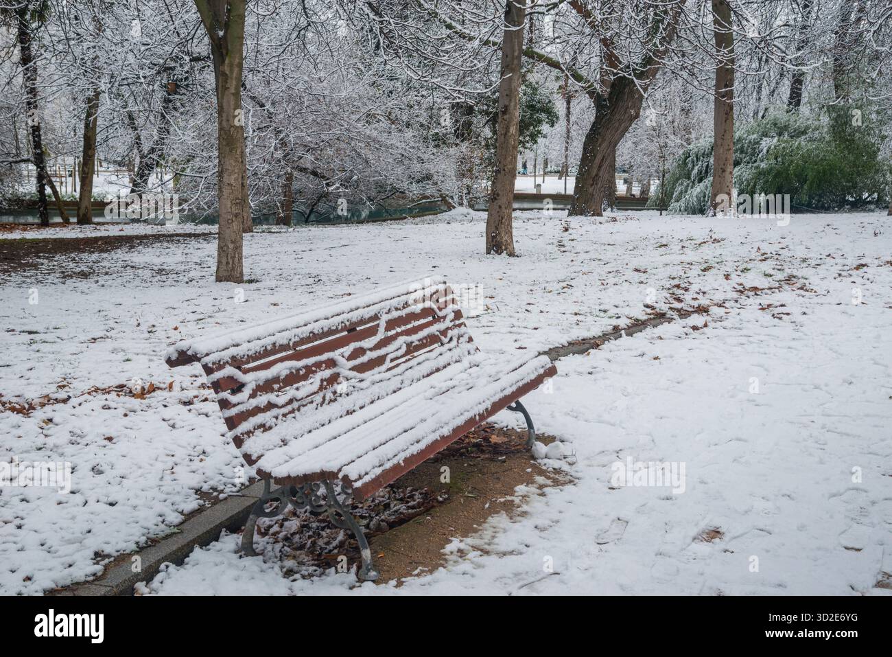 Schneebedeckte Retiro-Park. Madrid, Spanien. Stockfoto