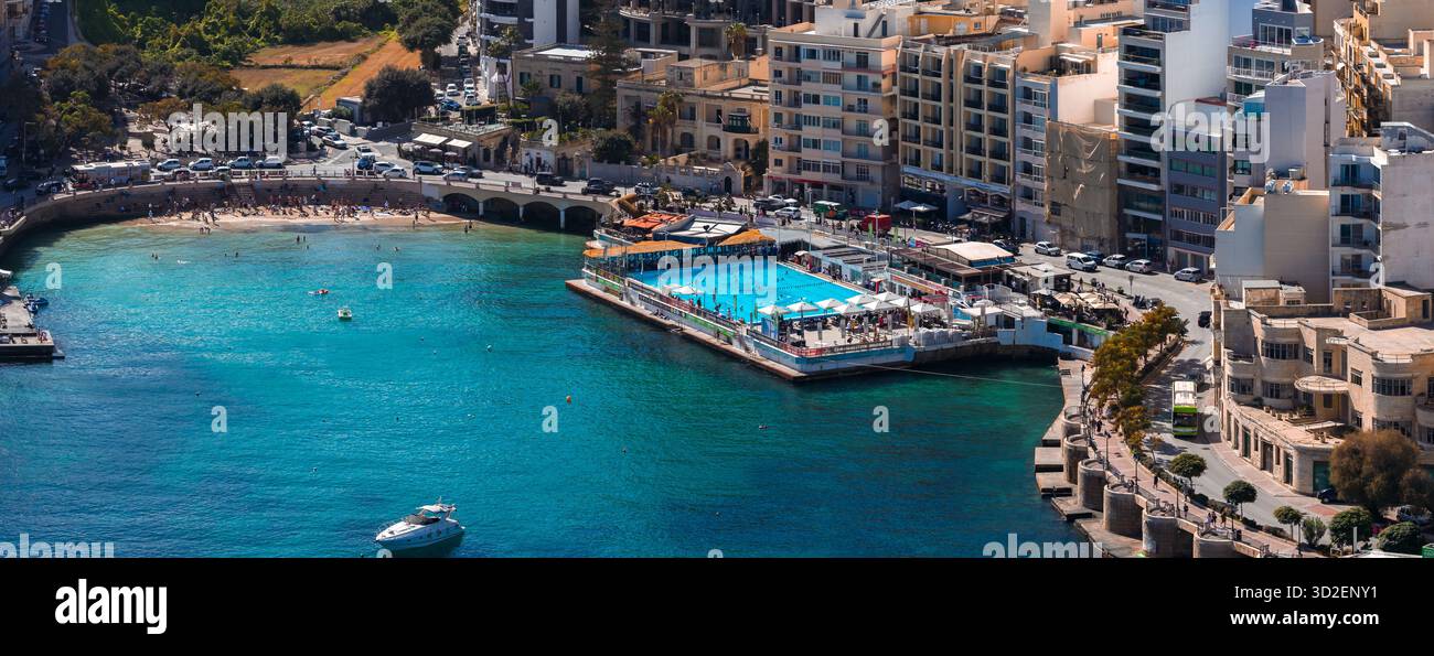 Luftpanorama der Küste der Sliema Bay und des lido am Meer in Malta Stockfoto