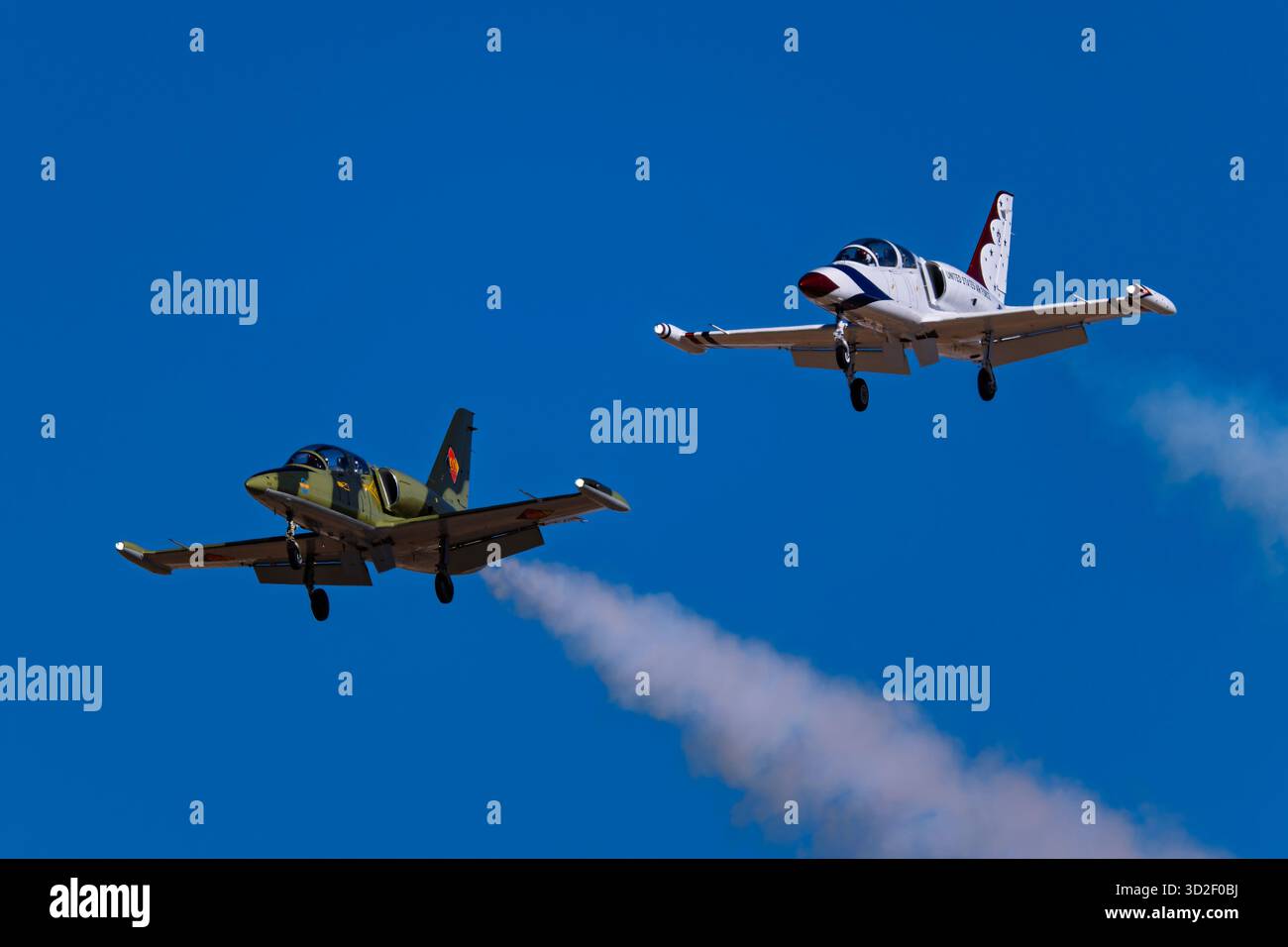 Sky Fiesta 2025 10-25-2025 Las Cruces NM USA Lone Star Jet Team L-39 Albatros, die an der Sport Sky Fiesta 2025 Airshow im Las Cruces Intl teilnehmen. Stockfoto